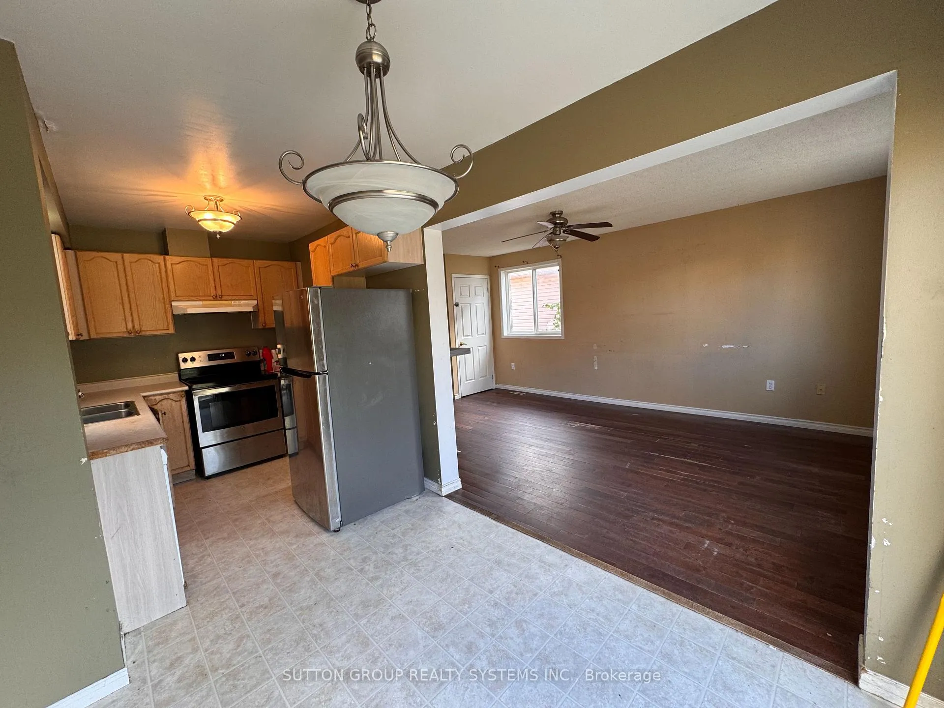 Photo 8 of 53 Hersey Crescent, Barrie, 400 West — HOMEH