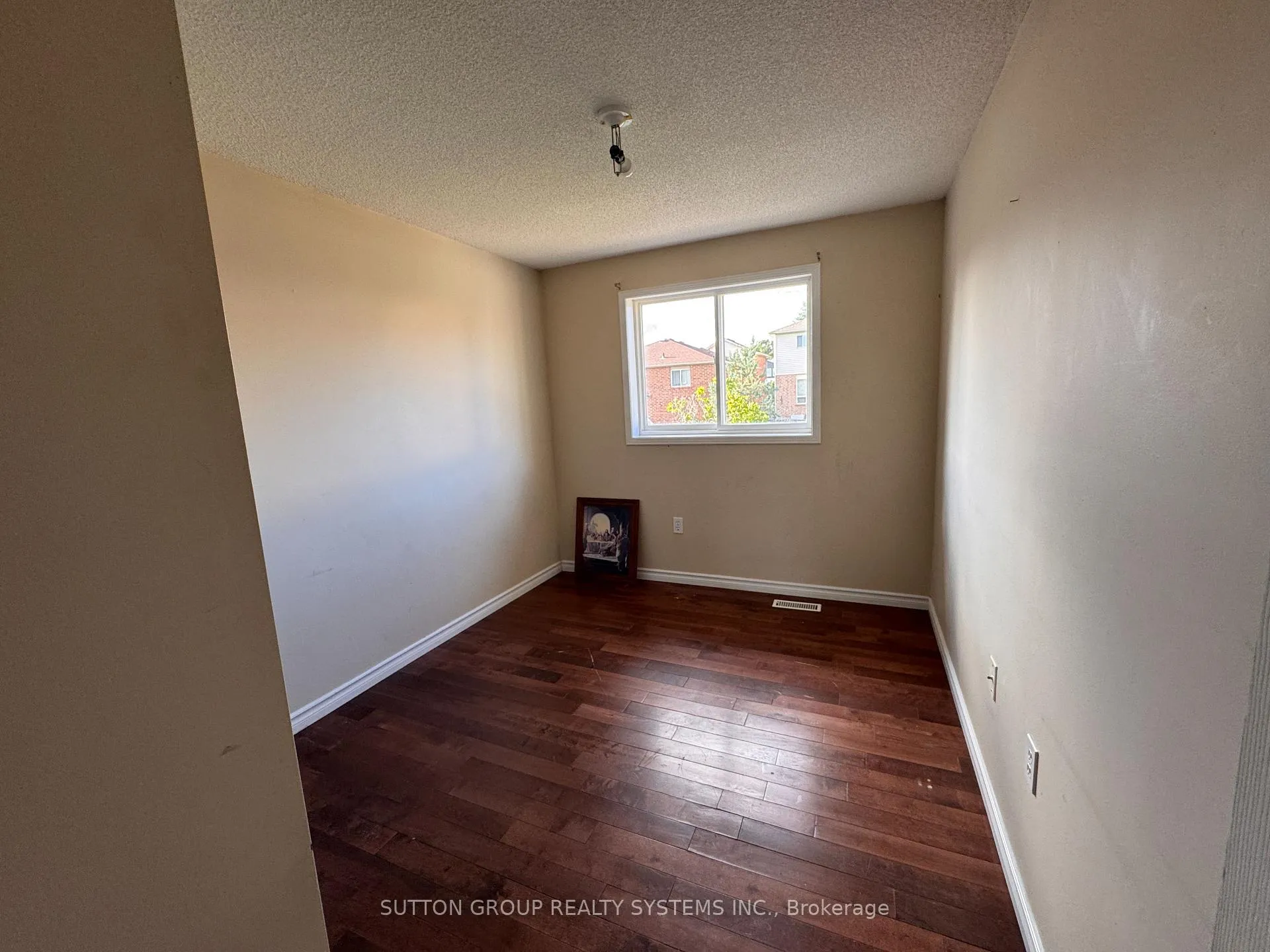 Photo 10 of 53 Hersey Crescent, Barrie, 400 West — HOMEH