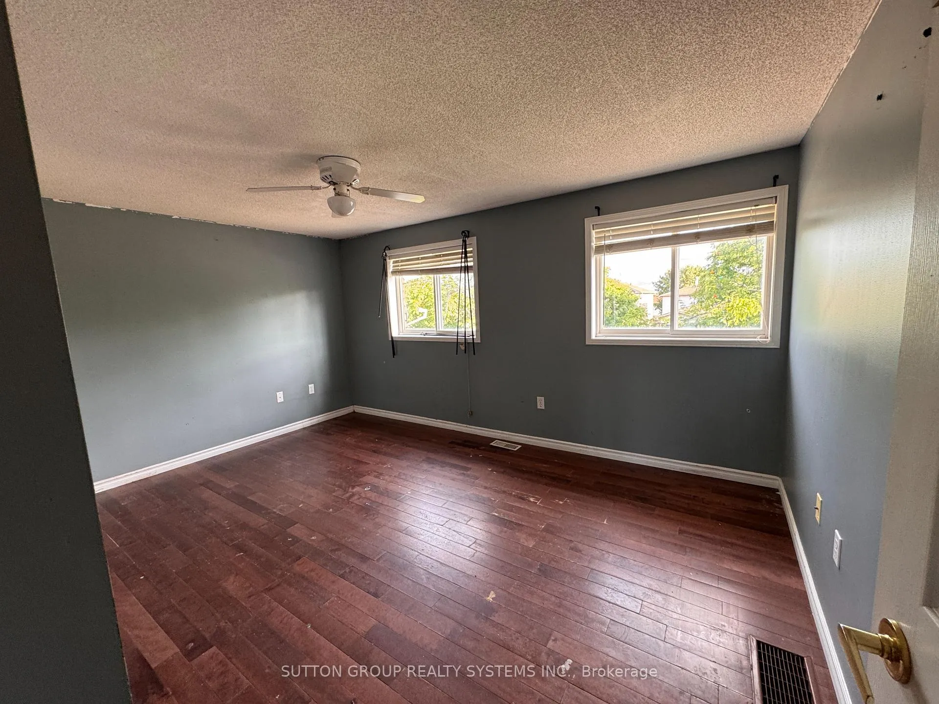 Photo 12 of 53 Hersey Crescent, Barrie, 400 West — HOMEH