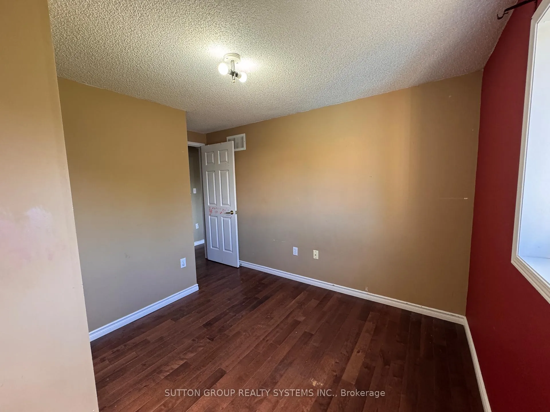 Photo 16 of 53 Hersey Crescent, Barrie, 400 West — HOMEH