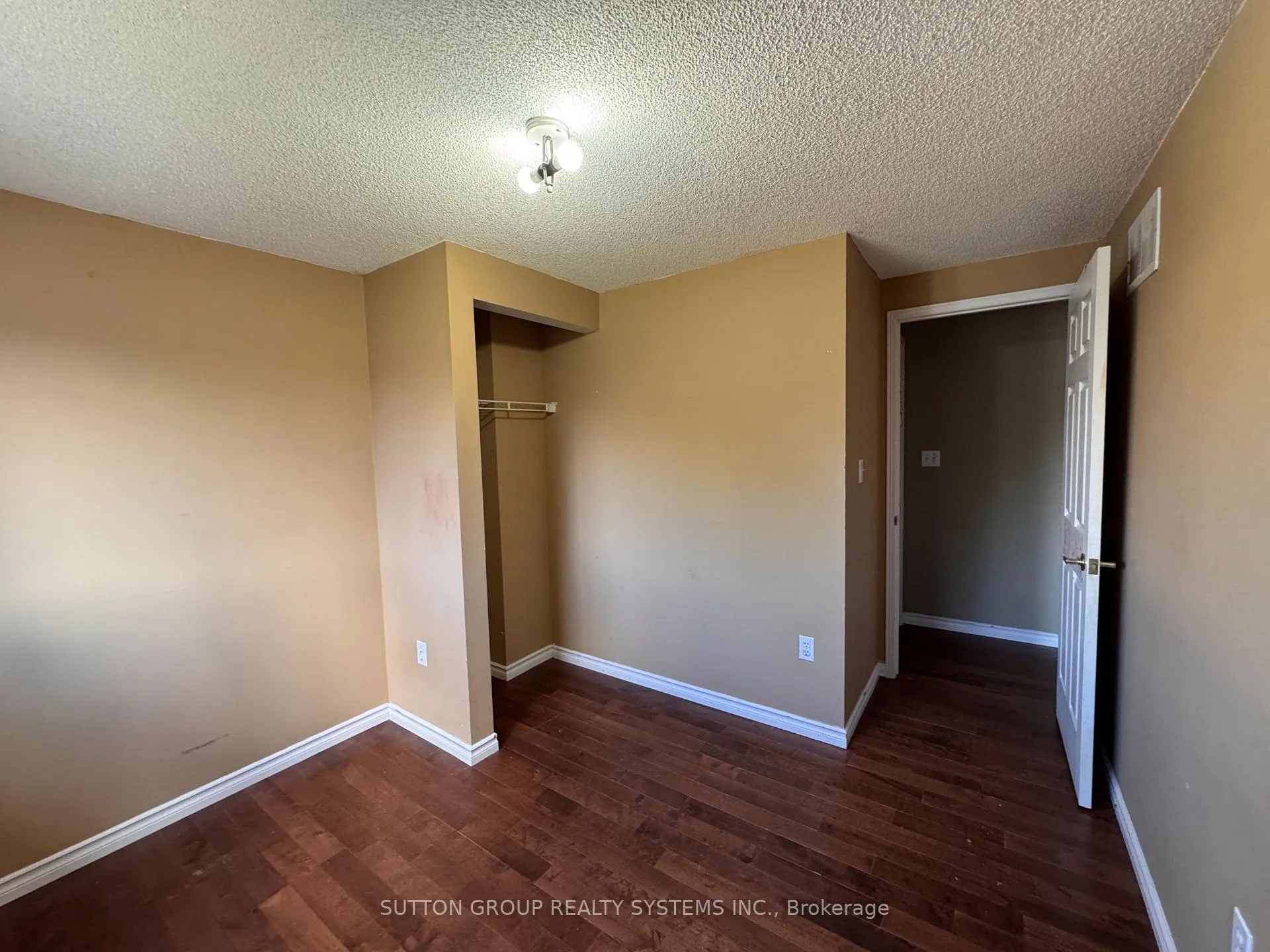 Photo 17 of 53 Hersey Crescent, Barrie, 400 West — HOMEH