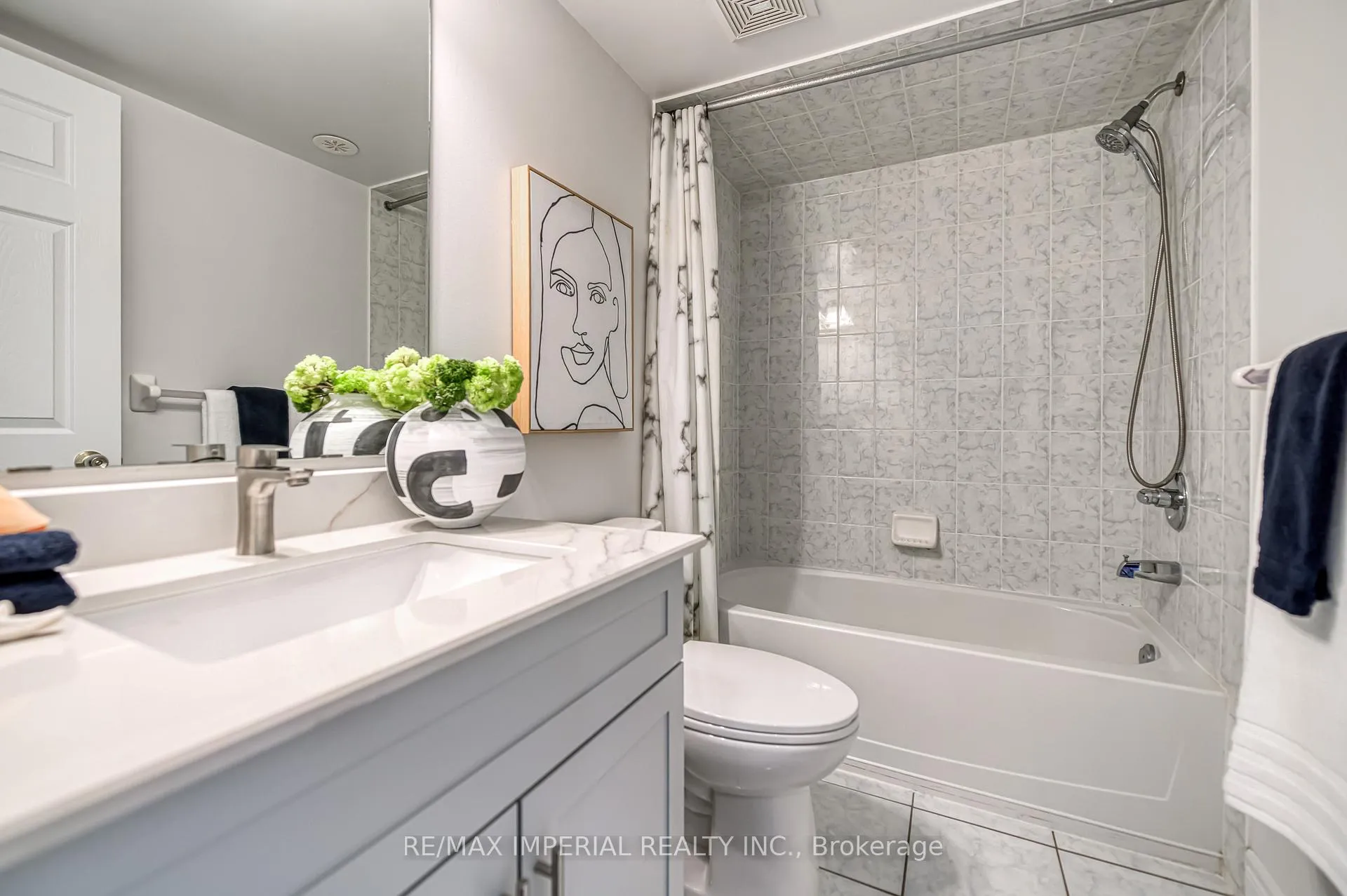 Photo 11 of 21 Mackenzie'S Stand Avenue, Markham, Unionville — HOMEH
