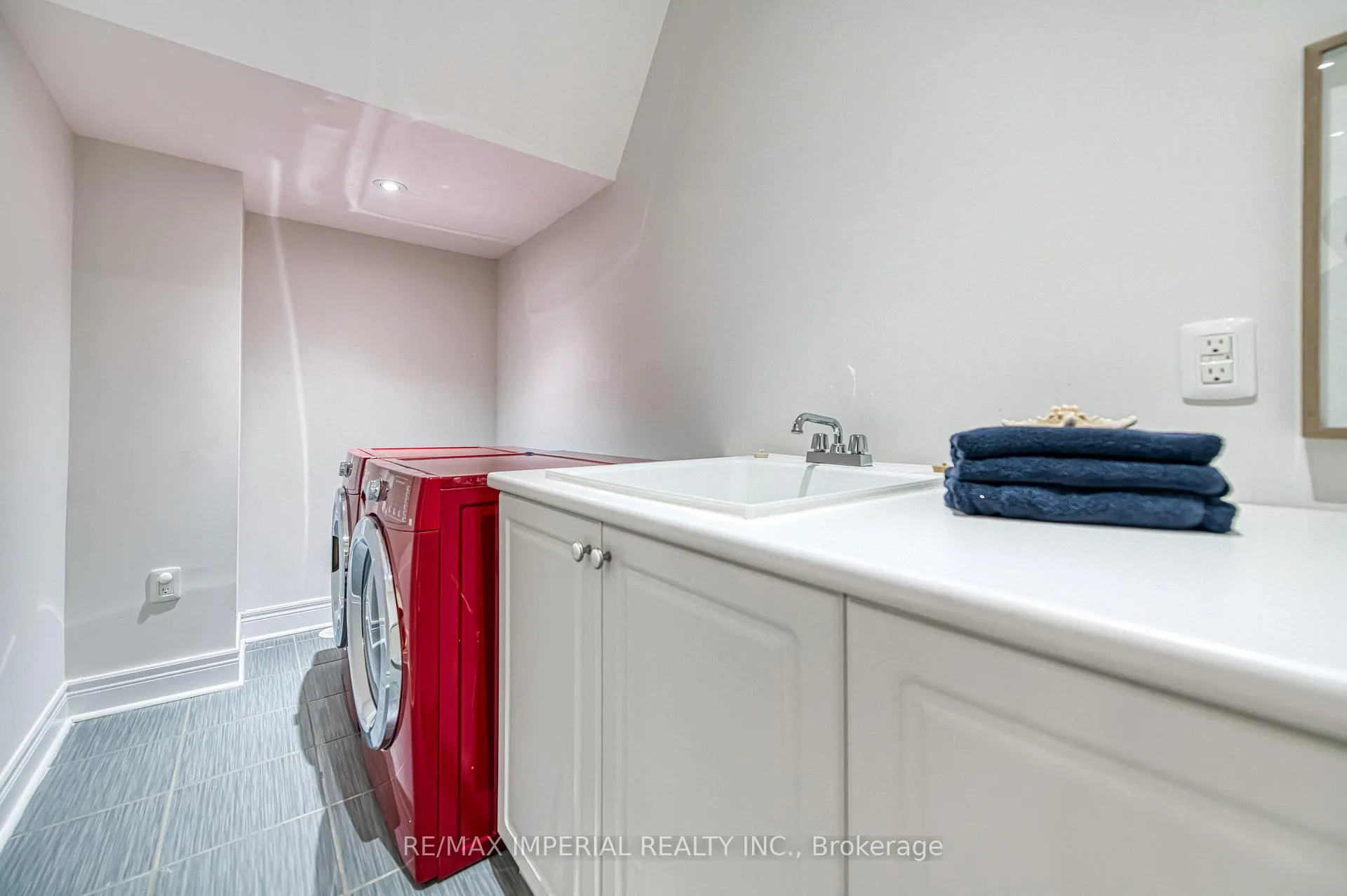 Photo 18 of 21 Mackenzie'S Stand Avenue, Markham, Unionville — HOMEH