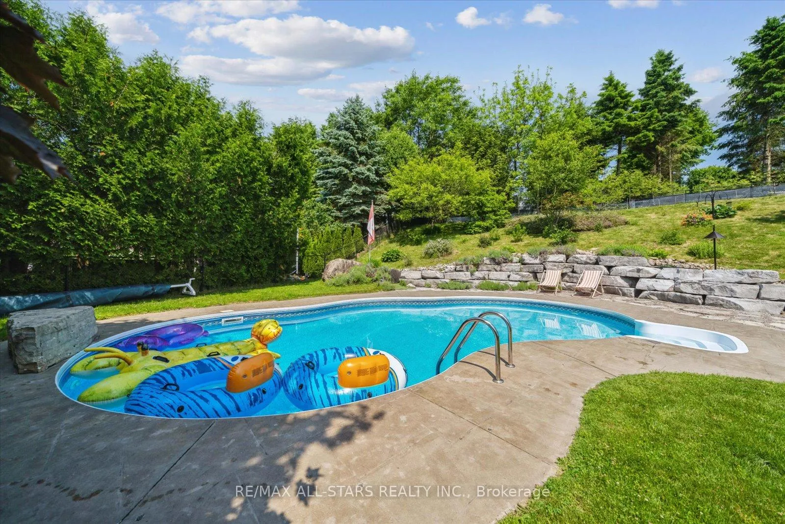 Photo 3 of 20 Mcfadden Drive, Springwater, Hillsdale — HOMEH