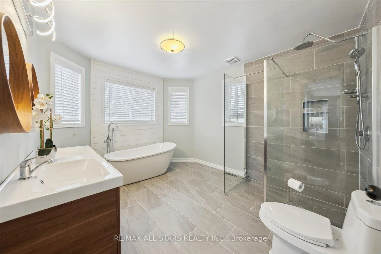Photo 28 of 20 Mcfadden Drive, Springwater, Hillsdale — HOMEH