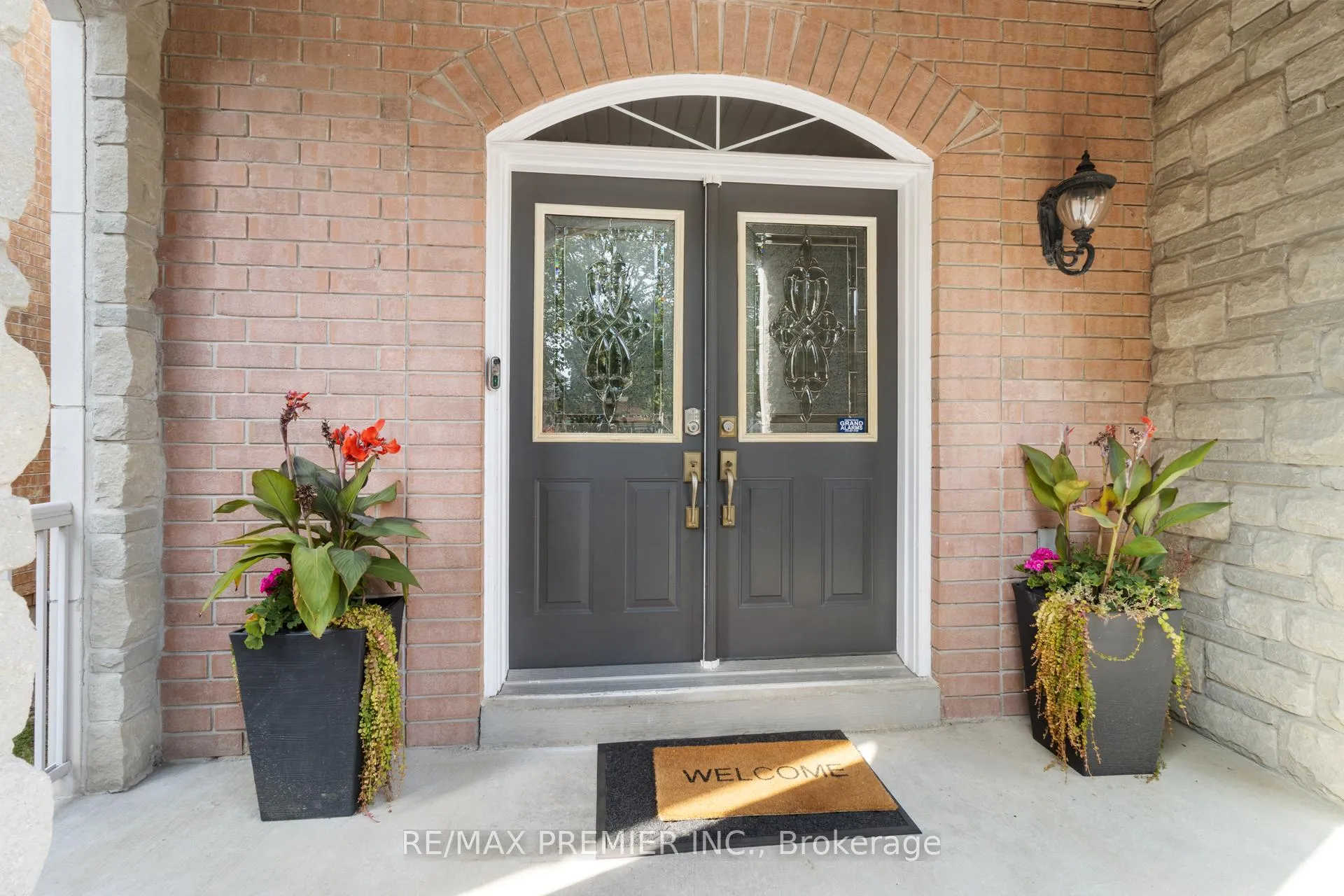 Photo 3 of 64 Leameadow Road, Vaughan, Patterson — HOMEH