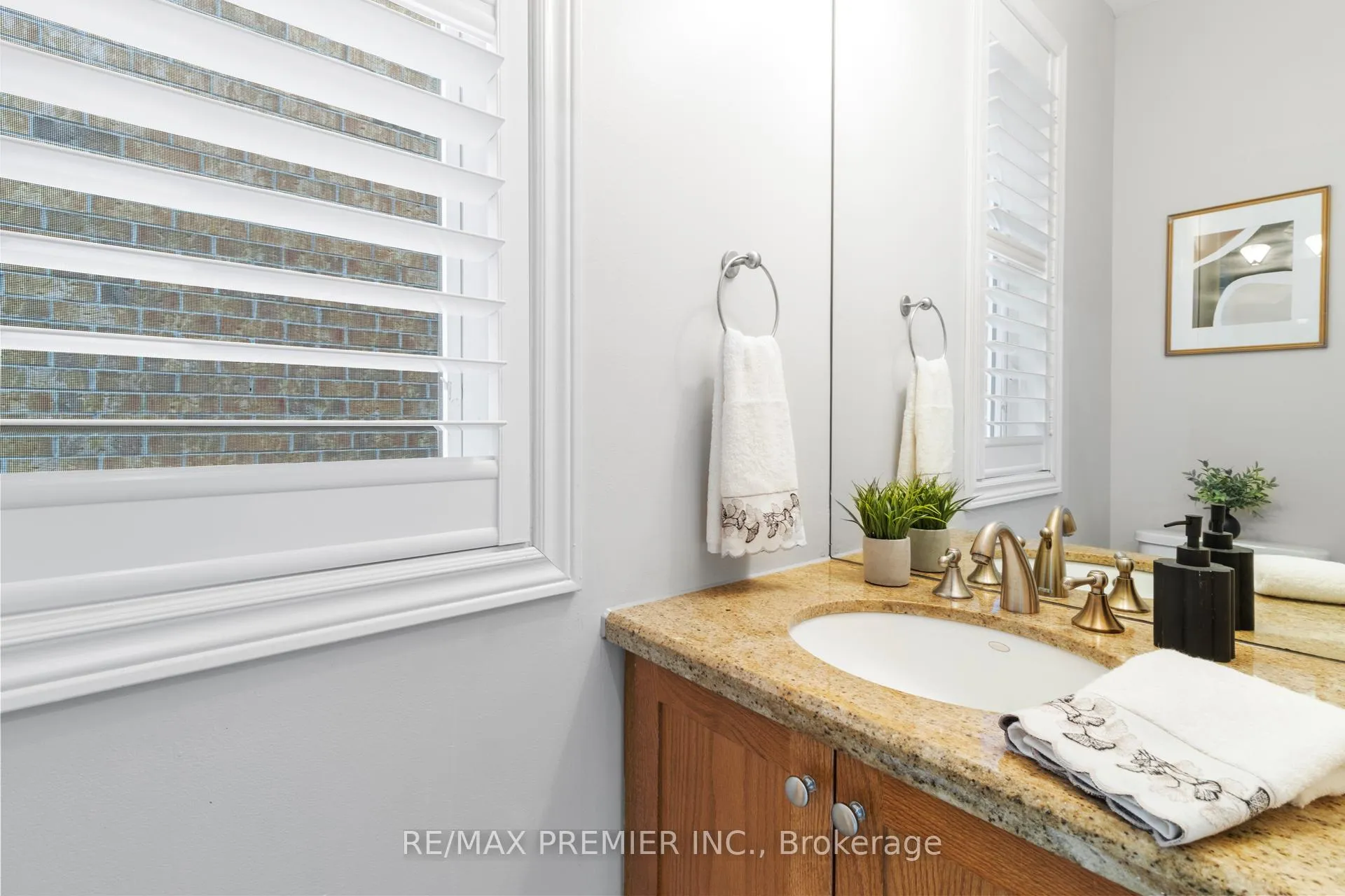 Photo 6 of 64 Leameadow Road, Vaughan, Patterson — HOMEH