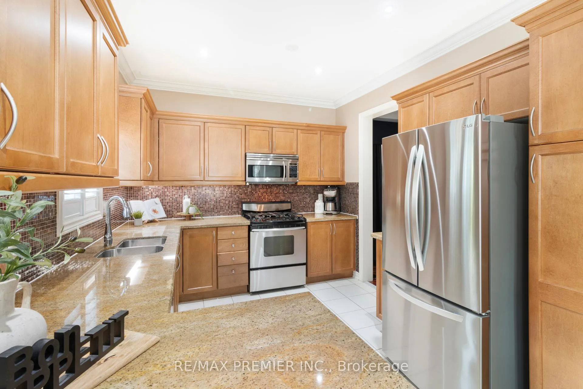 Photo 19 of 64 Leameadow Road, Vaughan, Patterson — HOMEH