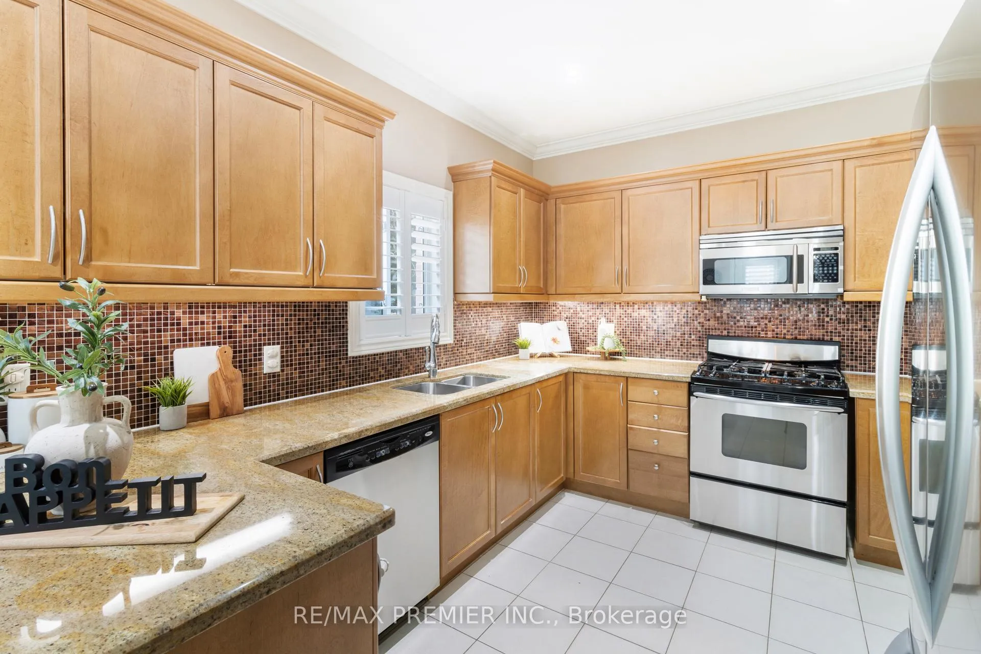 Photo 20 of 64 Leameadow Road, Vaughan, Patterson — HOMEH