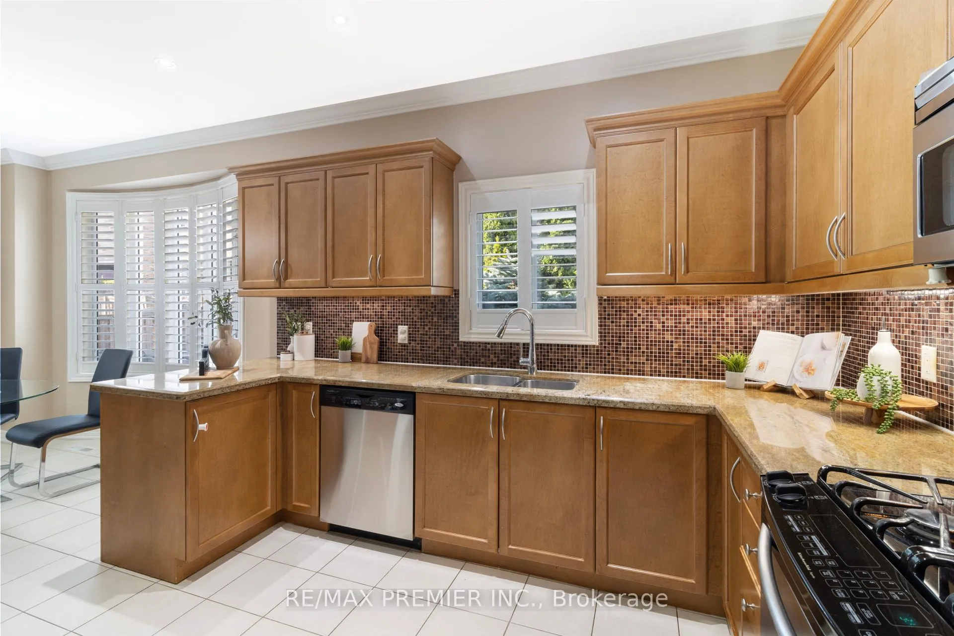 Photo 22 of 64 Leameadow Road, Vaughan, Patterson — HOMEH