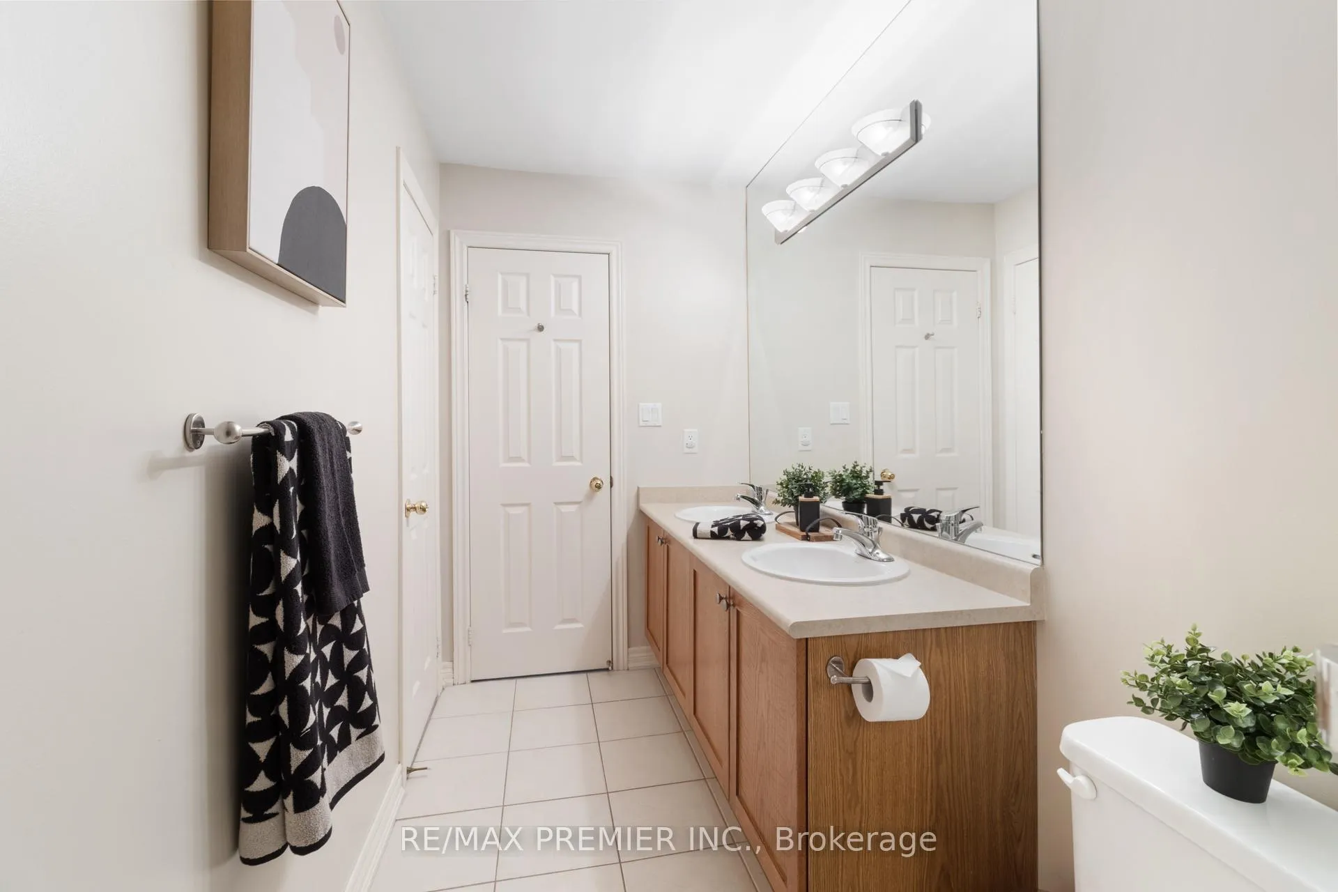Photo 36 of 64 Leameadow Road, Vaughan, Patterson — HOMEH