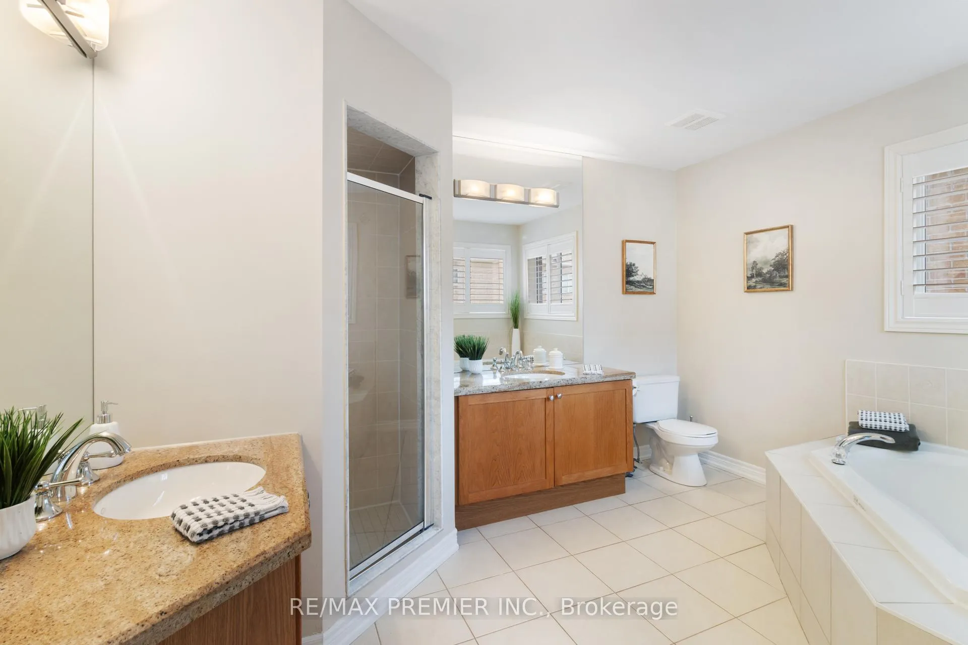 Photo 40 of 64 Leameadow Road, Vaughan, Patterson — HOMEH
