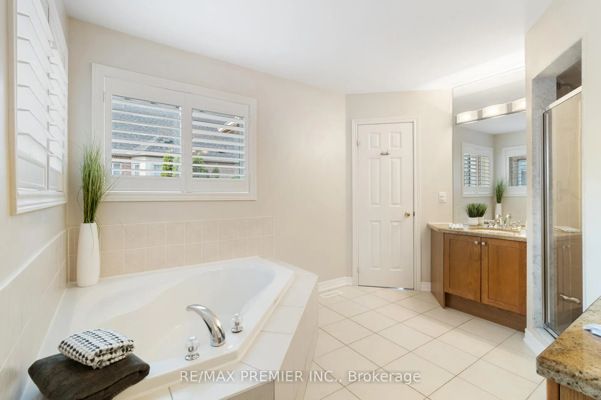 Photo 41 of 64 Leameadow Road, Vaughan, Patterson — HOMEH