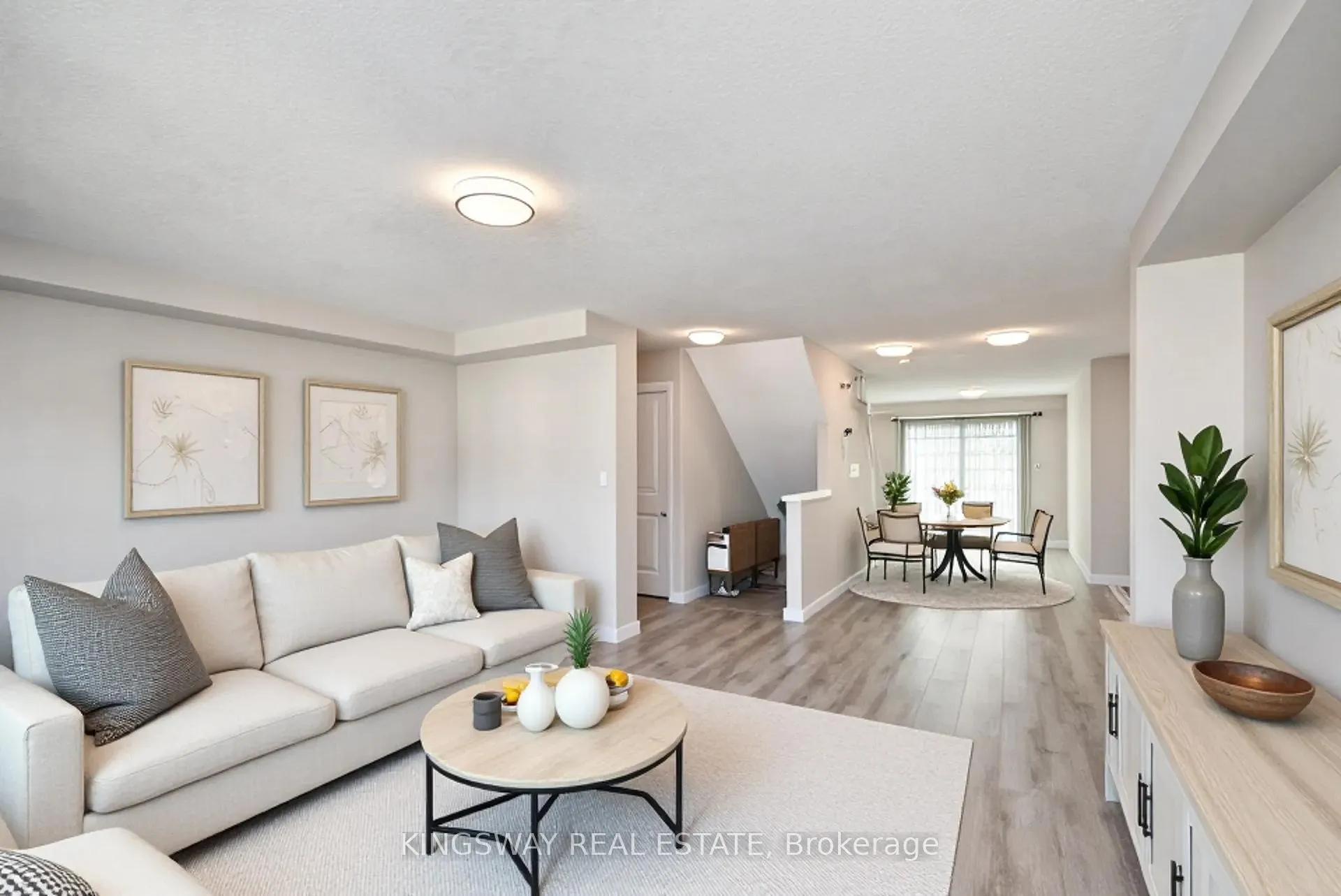 Photo 4 of 86 Monarch Woods Drive, Kitchener — HOMEH