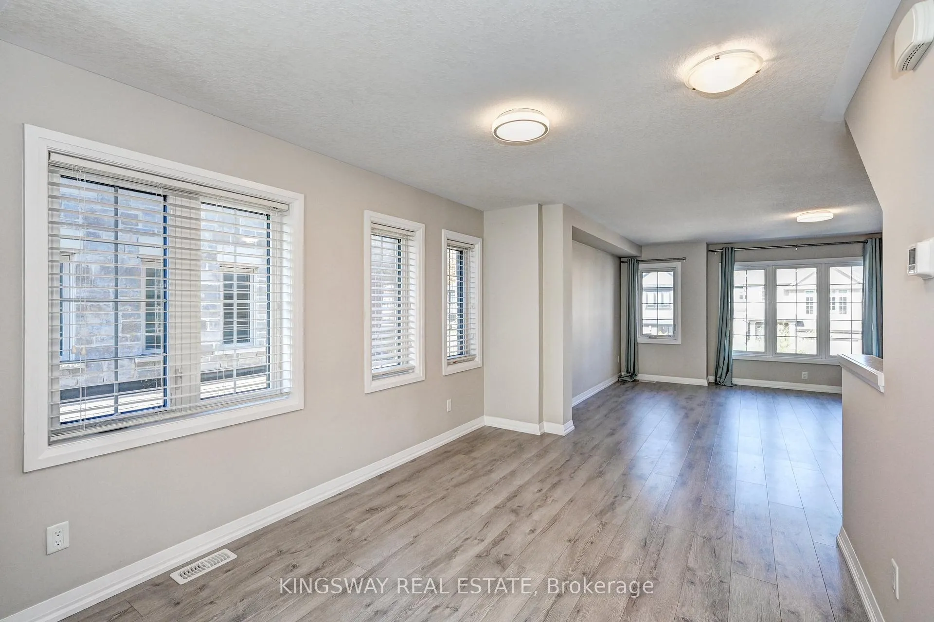 Photo 7 of 86 Monarch Woods Drive, Kitchener — HOMEH