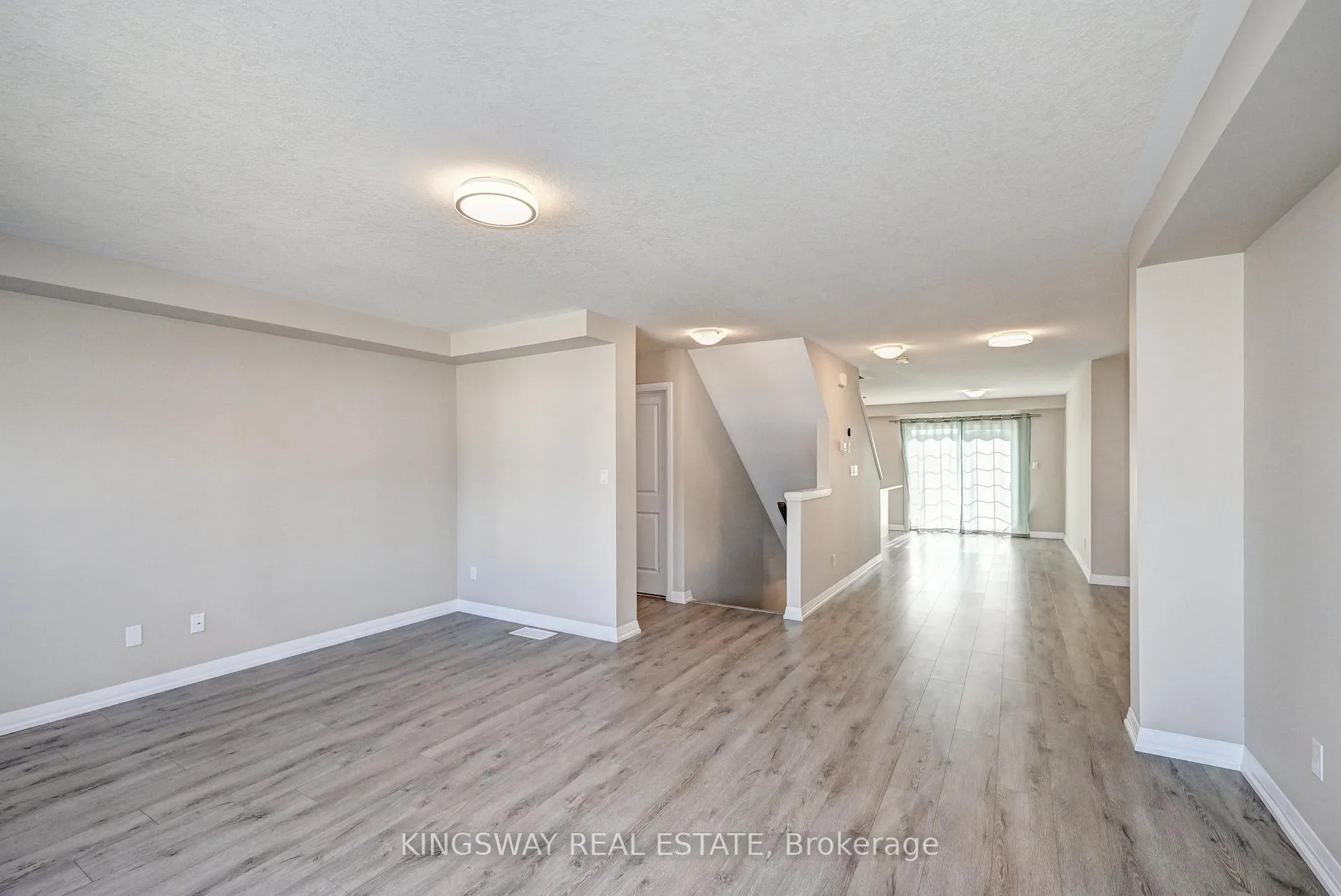 Photo 8 of 86 Monarch Woods Drive, Kitchener — HOMEH