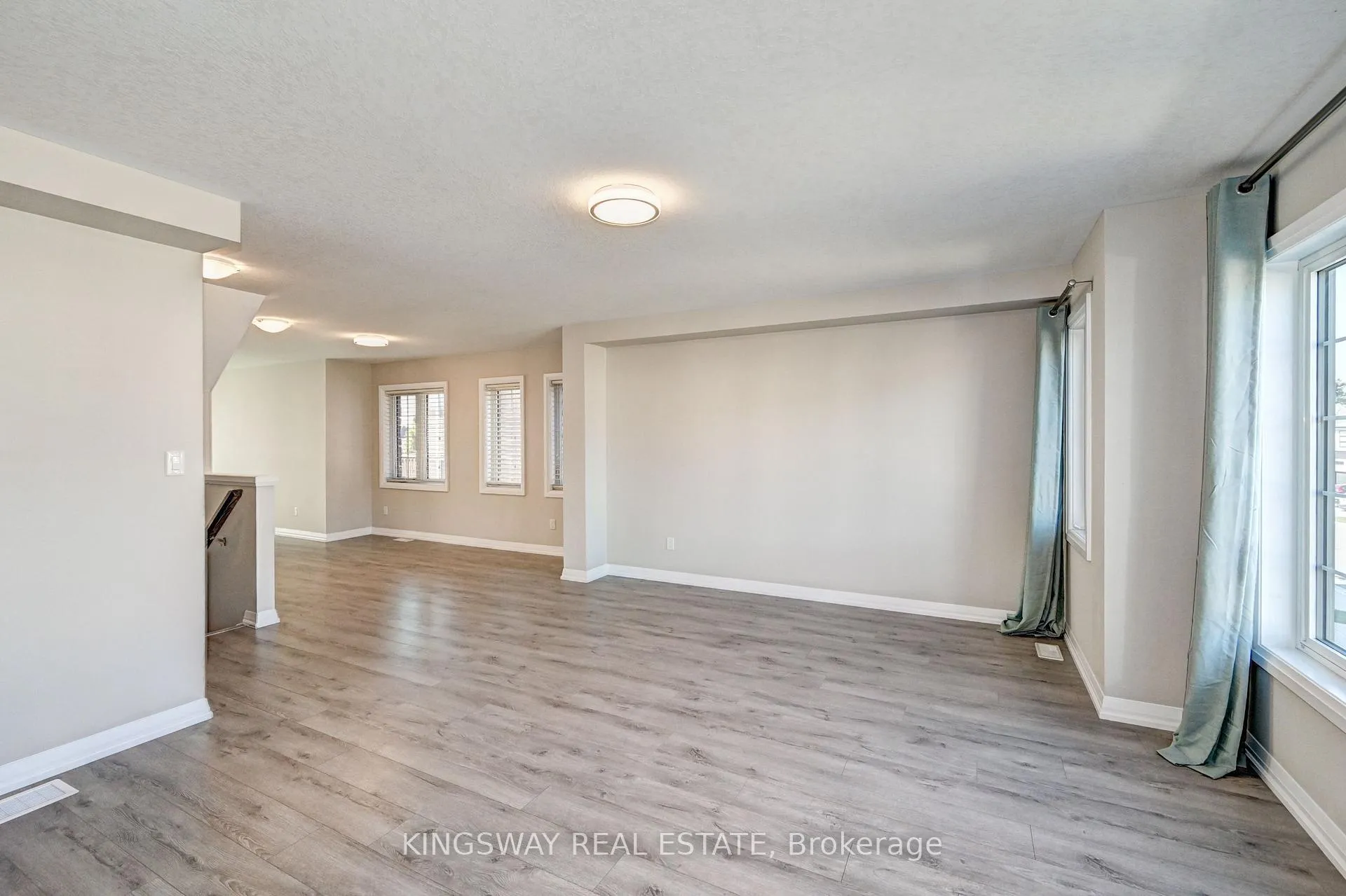Photo 11 of 86 Monarch Woods Drive, Kitchener — HOMEH