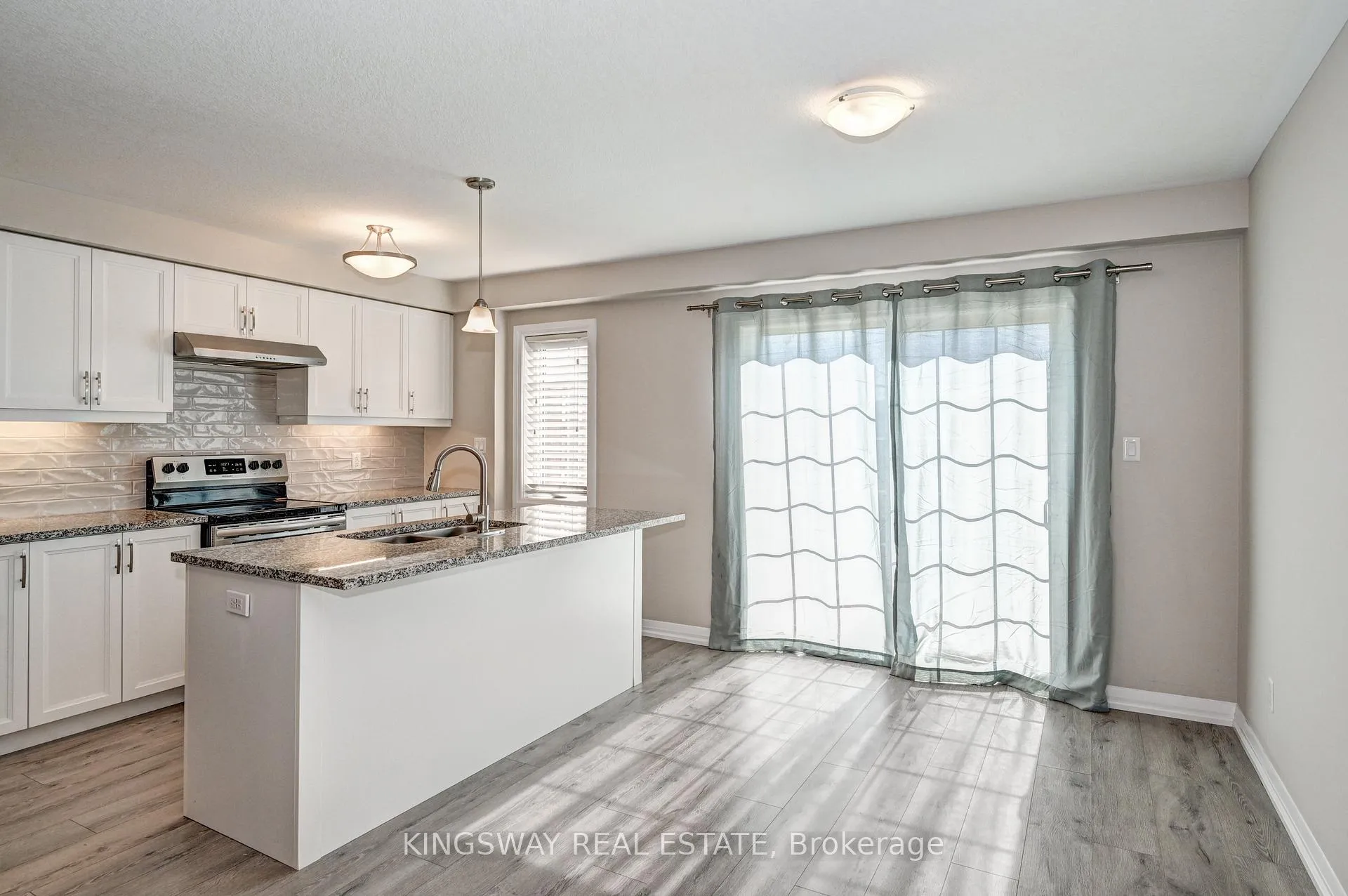 Photo 14 of 86 Monarch Woods Drive, Kitchener — HOMEH