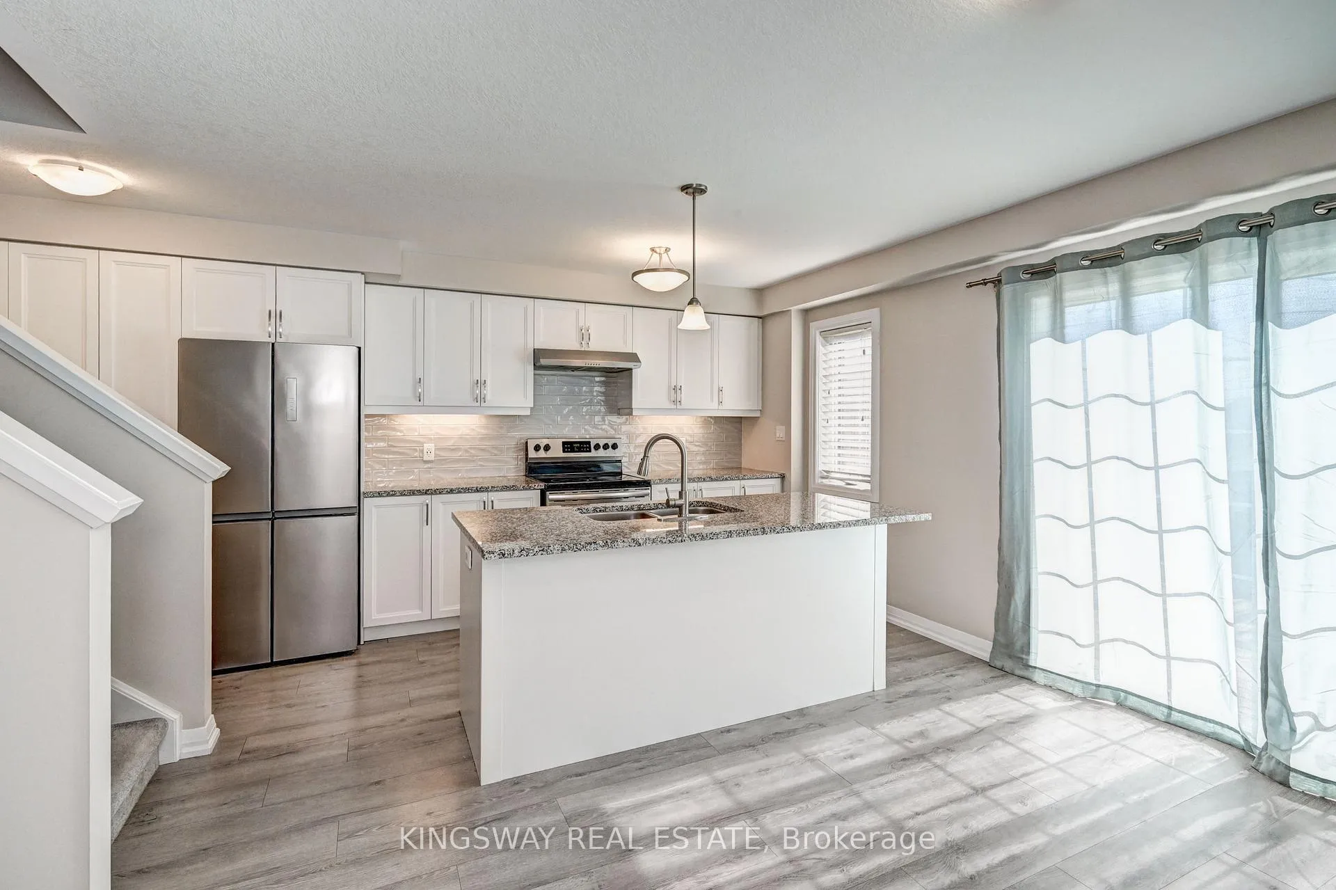 Photo 16 of 86 Monarch Woods Drive, Kitchener — HOMEH