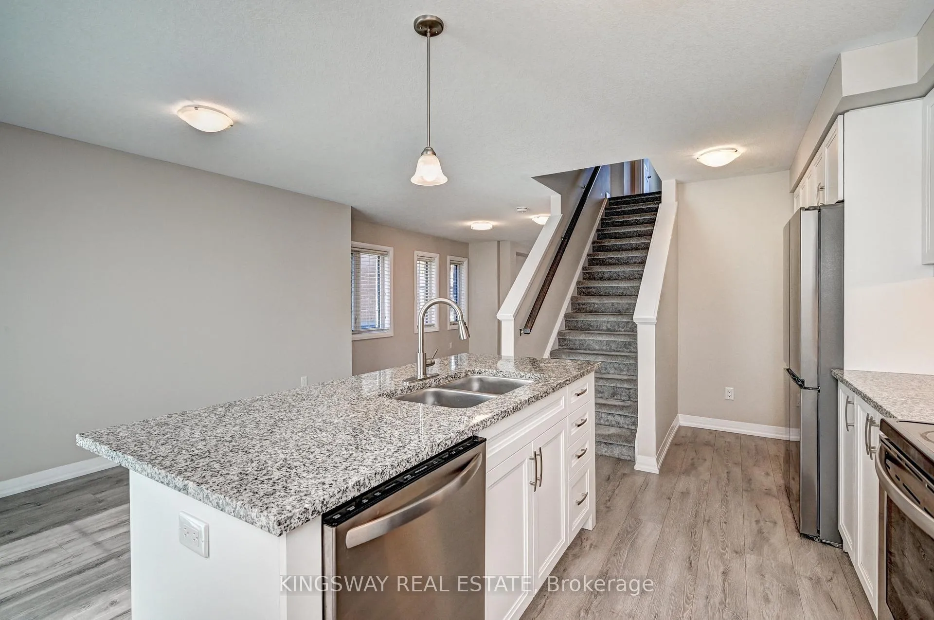 Photo 18 of 86 Monarch Woods Drive, Kitchener — HOMEH