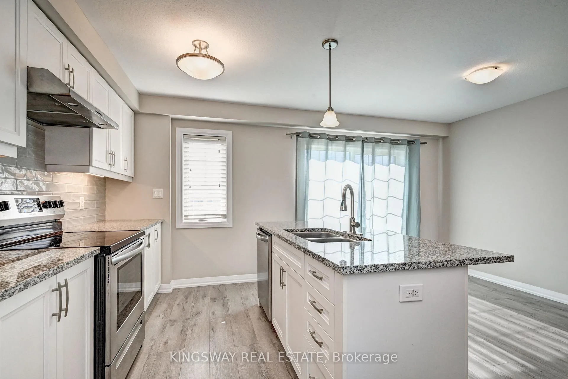 Photo 19 of 86 Monarch Woods Drive, Kitchener — HOMEH