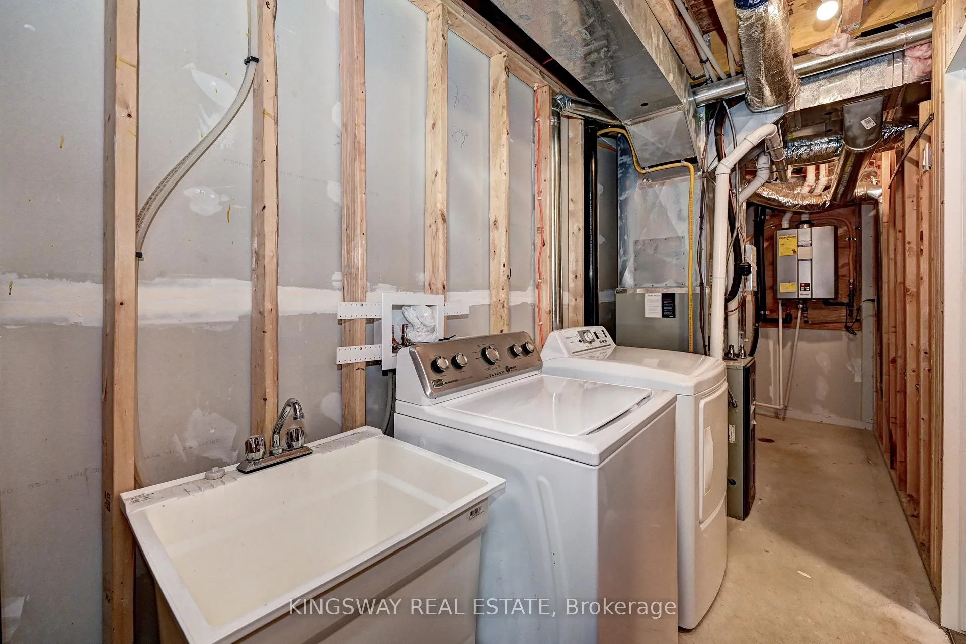 Photo 20 of 86 Monarch Woods Drive, Kitchener — HOMEH
