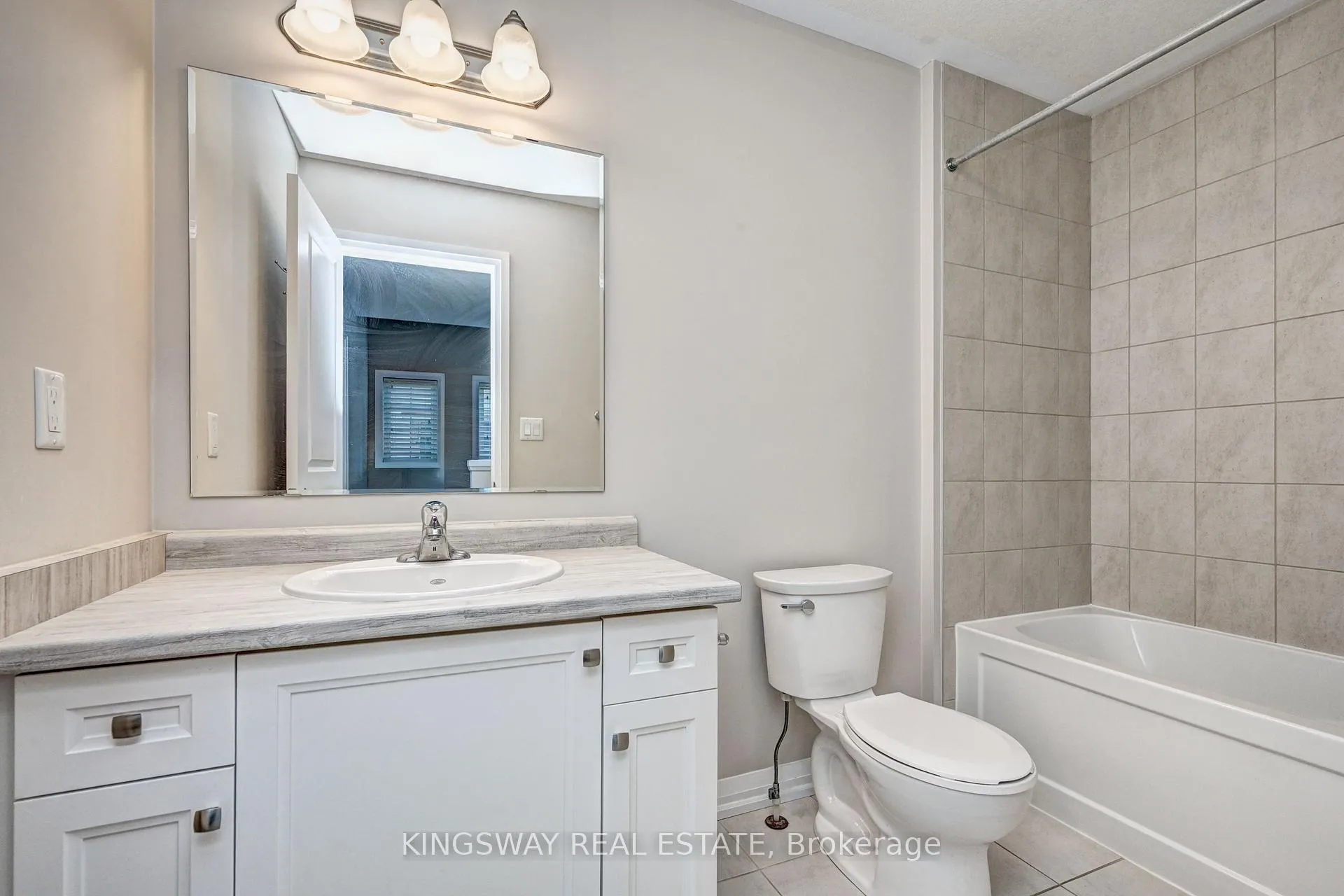 Photo 32 of 86 Monarch Woods Drive, Kitchener — HOMEH