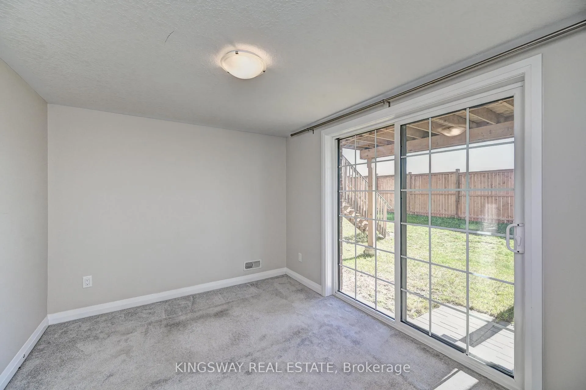 Photo 39 of 86 Monarch Woods Drive, Kitchener — HOMEH