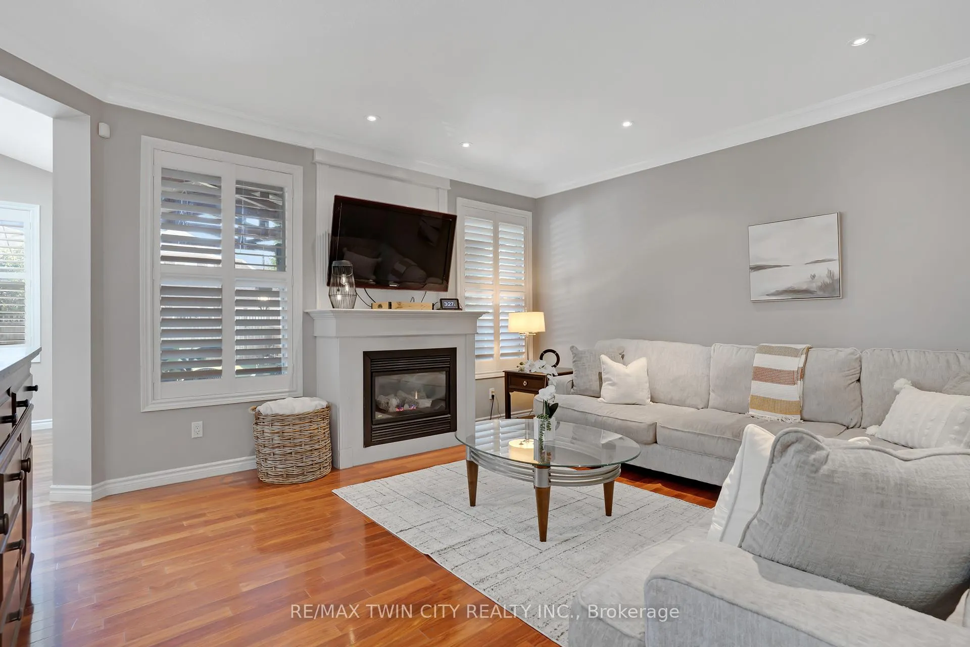 Photo 11 of 31 Coopershawk Street, Kitchener — HOMEH