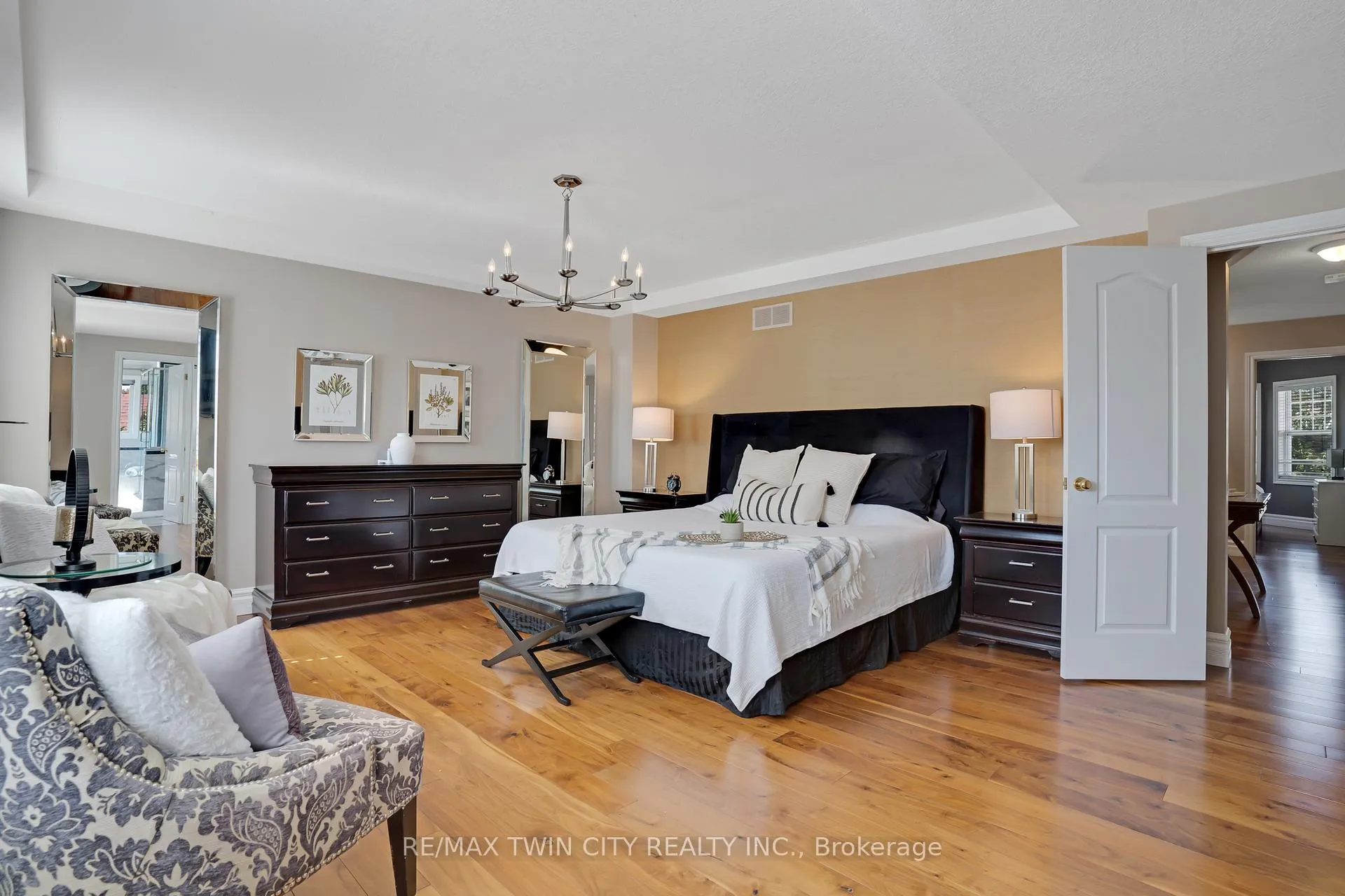 Photo 18 of 31 Coopershawk Street, Kitchener — HOMEH