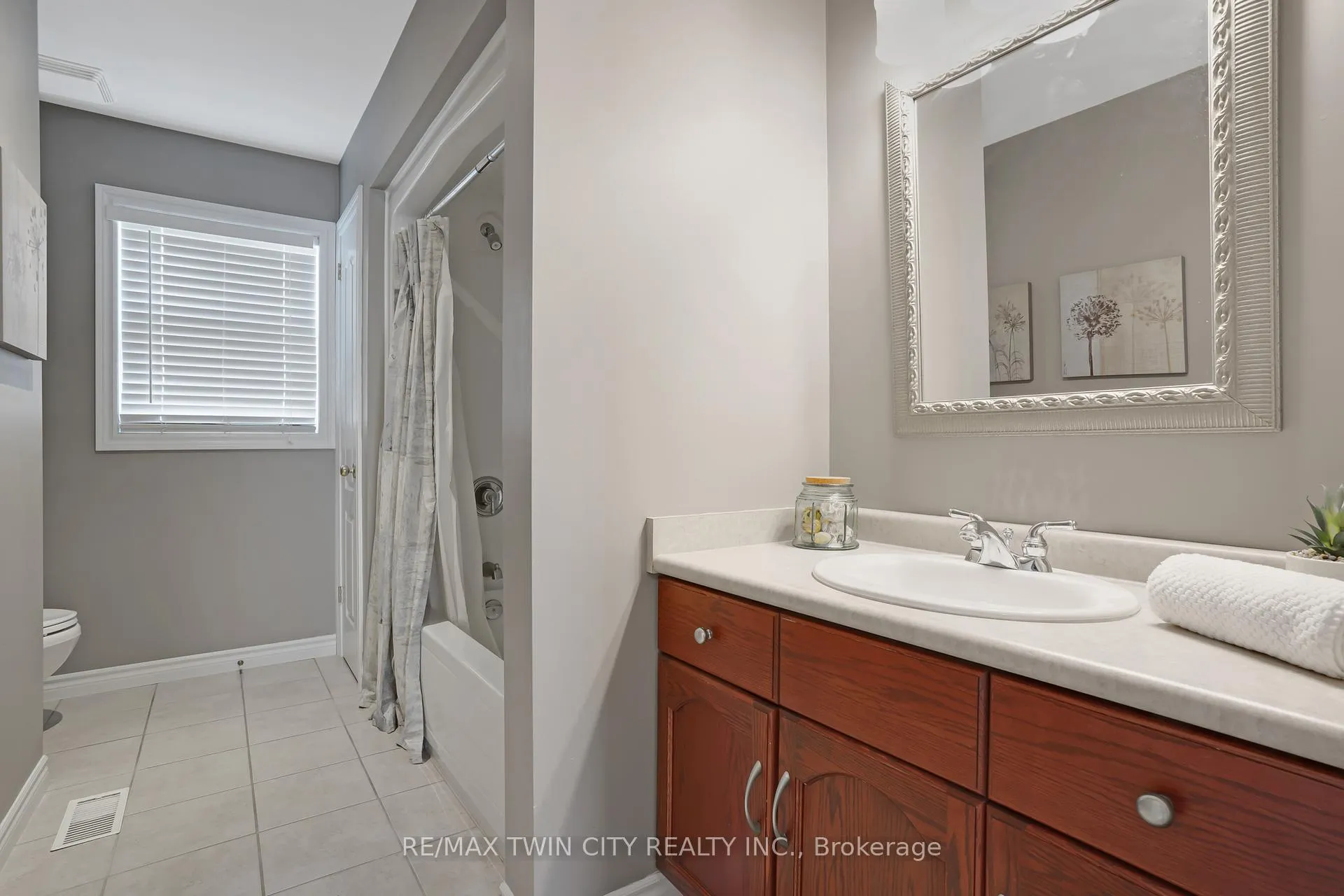Photo 22 of 31 Coopershawk Street, Kitchener — HOMEH