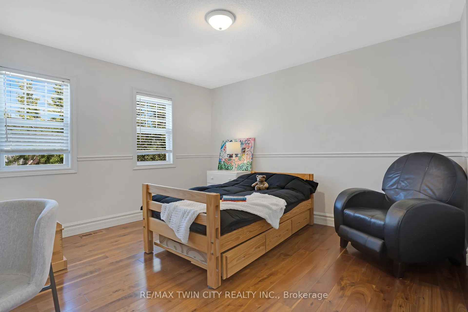 Photo 23 of 31 Coopershawk Street, Kitchener — HOMEH