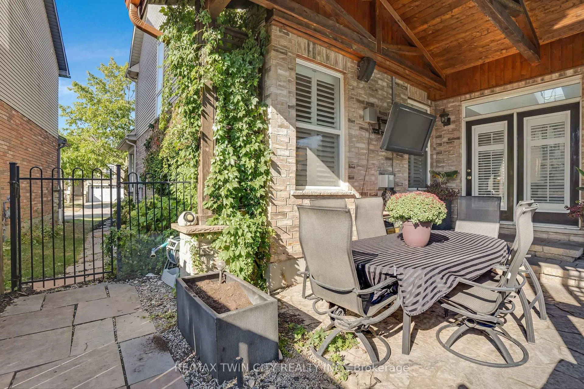 Photo 41 of 31 Coopershawk Street, Kitchener — HOMEH
