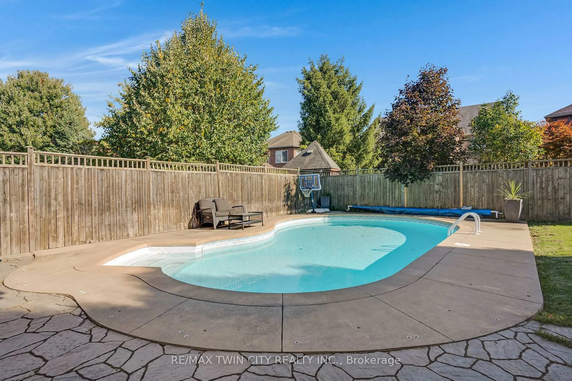 Photo 44 of 31 Coopershawk Street, Kitchener — HOMEH
