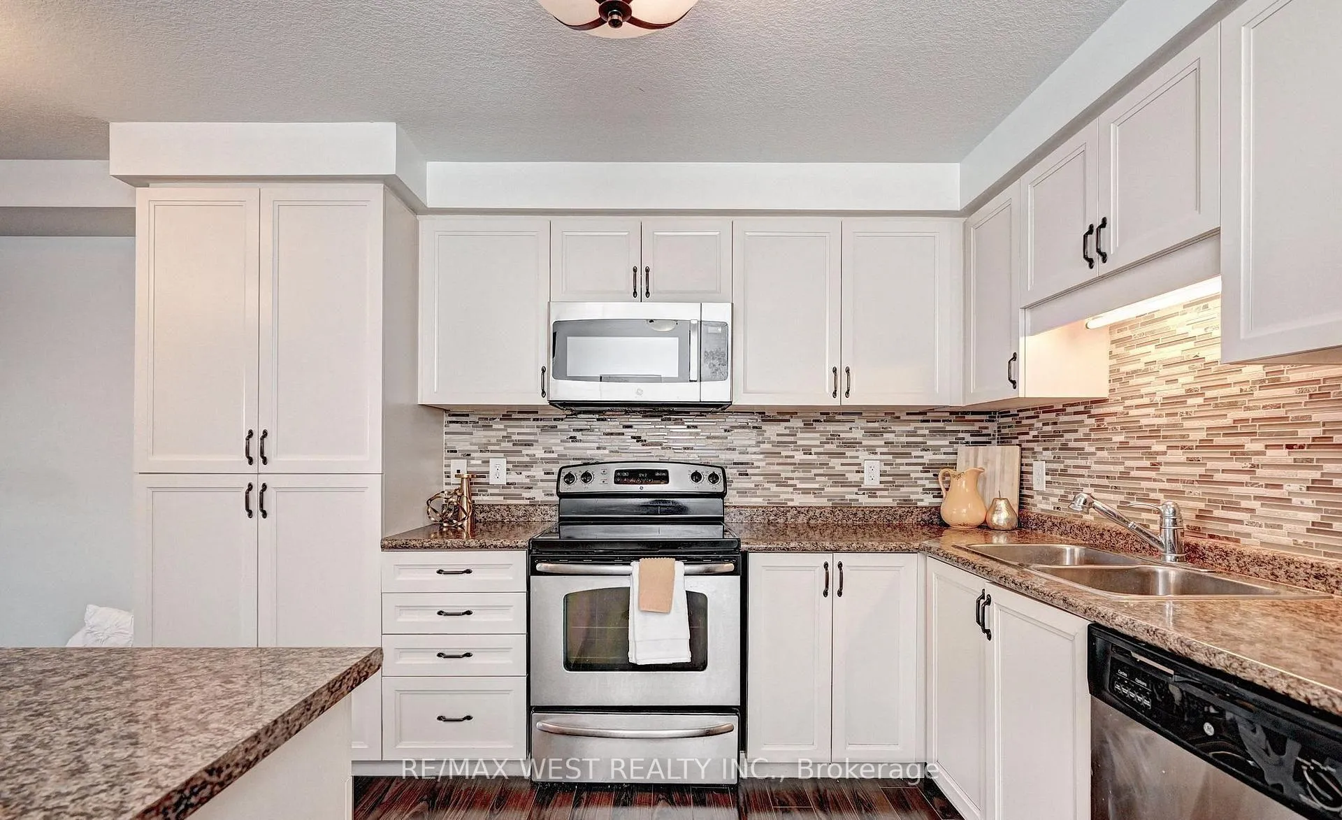 Photo 14 of 21 Machado Street, Kitchener, Huron Park — HOMEH