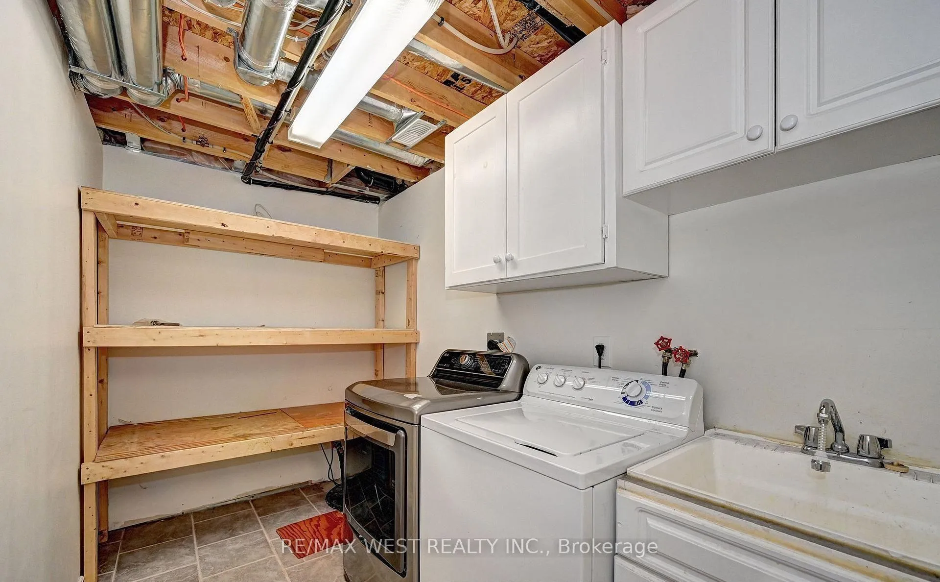 Photo 16 of 21 Machado Street, Kitchener, Huron Park — HOMEH