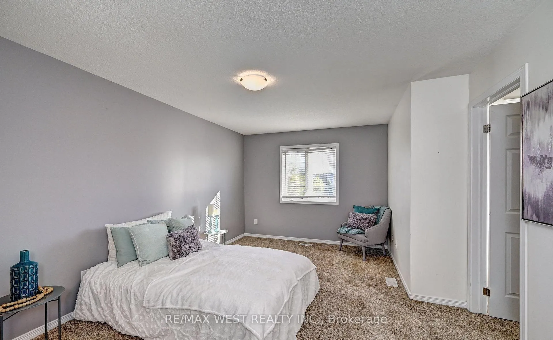 Photo 23 of 21 Machado Street, Kitchener, Huron Park — HOMEH