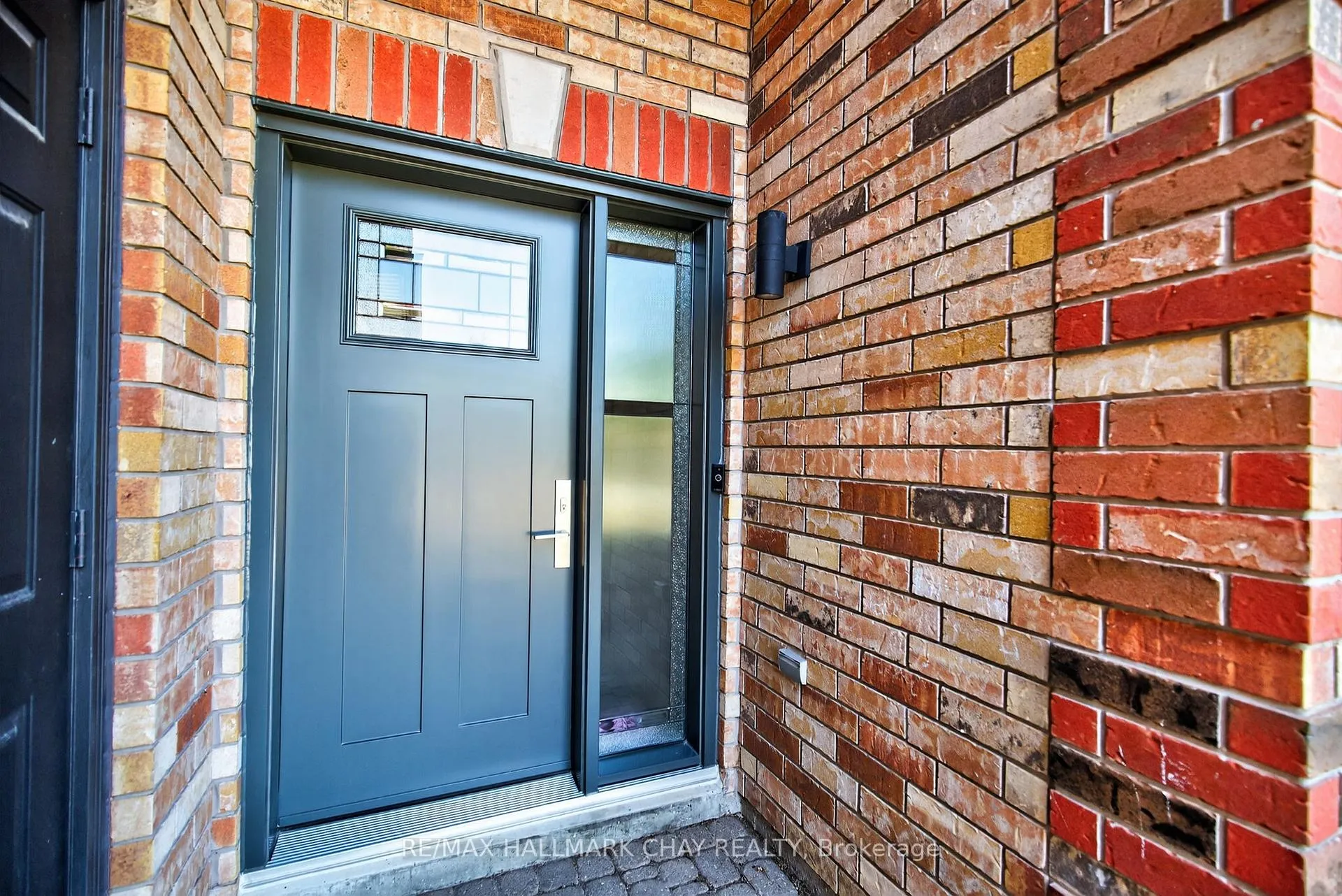 Photo 2 of 63 Osprey Ridge Road, Barrie, Little Lake — HOMEH
