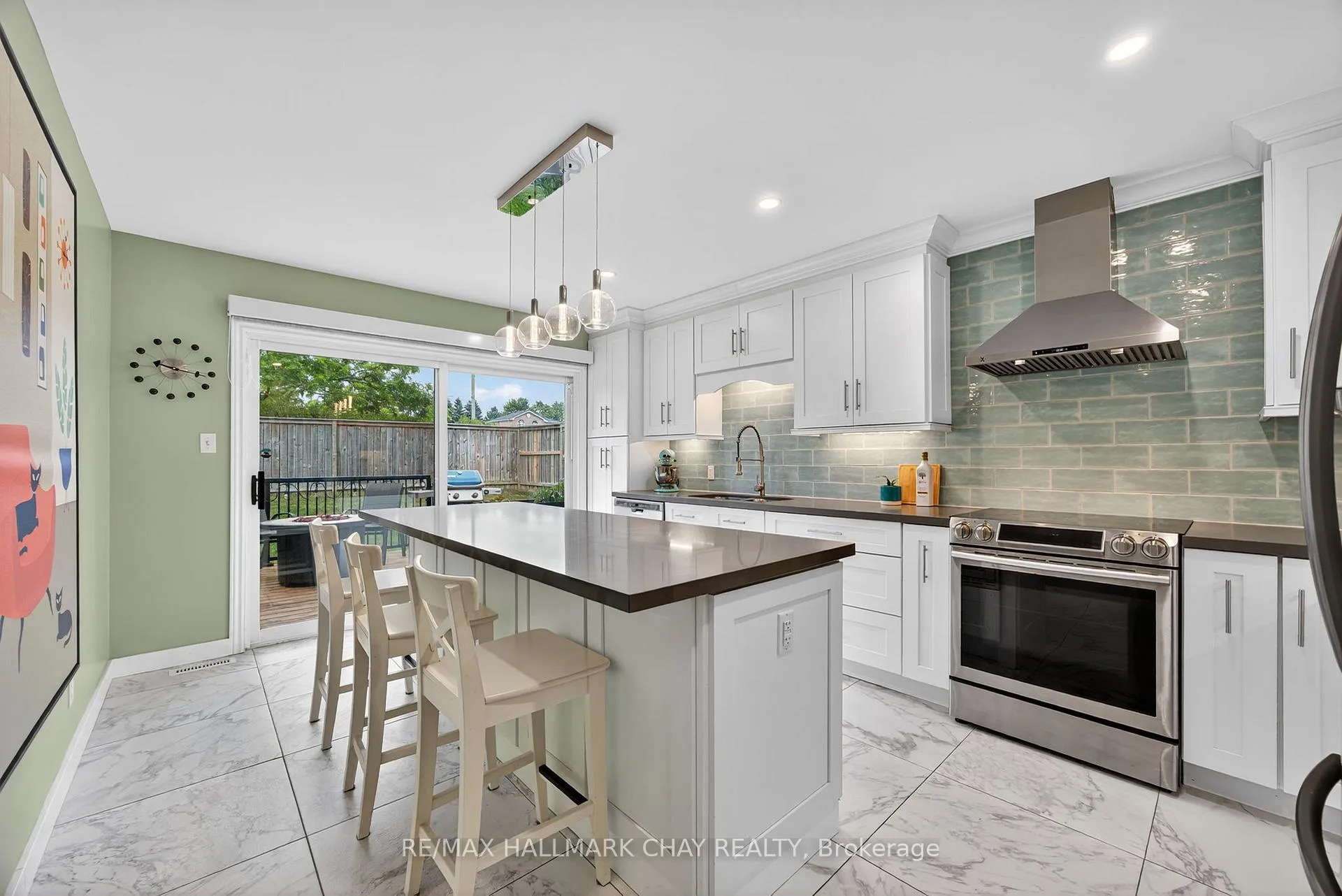 Photo 3 of 63 Osprey Ridge Road, Barrie, Little Lake — HOMEH