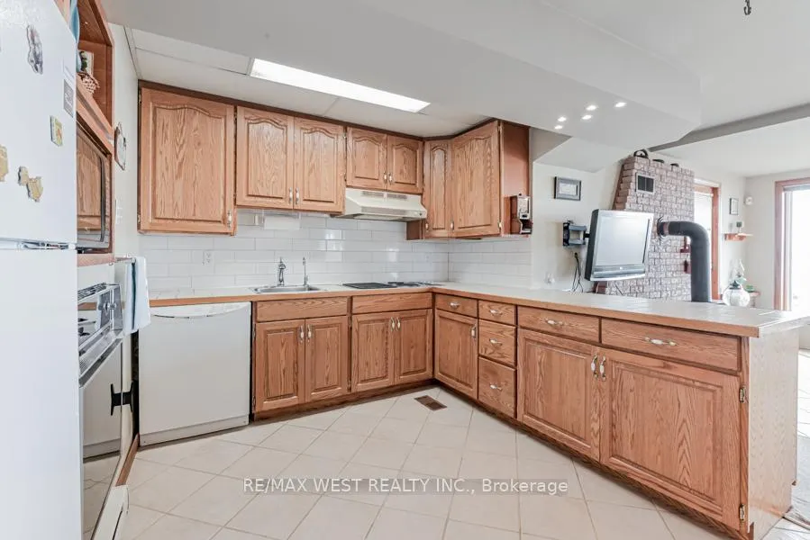 Photo 4 of 4669 Anderson Avenue, Ramara, Rural Ramara — HOMEH