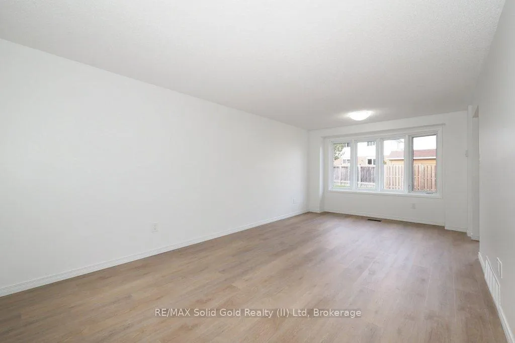 Photo 11 of 110 Bankside Drive, Kitchener — HOMEH