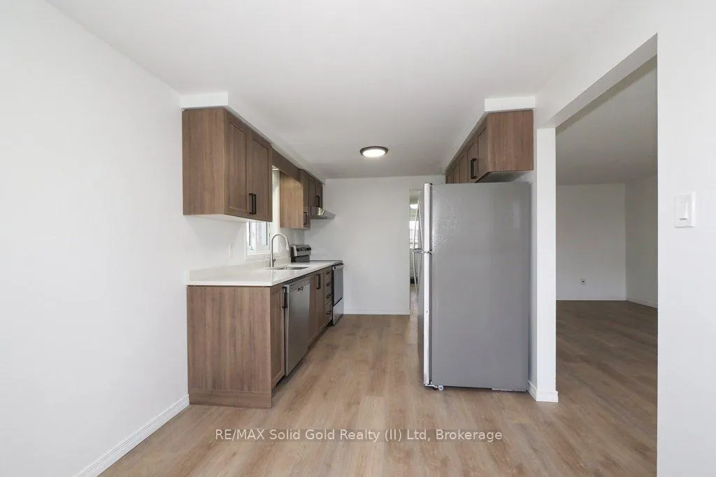 Photo 13 of 110 Bankside Drive, Kitchener — HOMEH