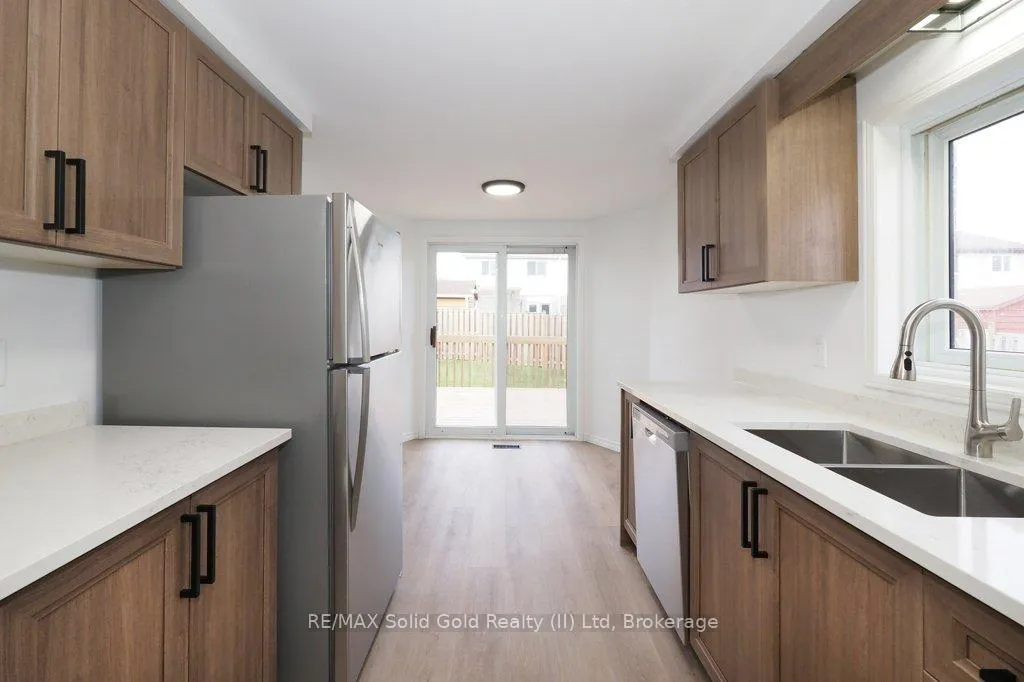 Photo 15 of 110 Bankside Drive, Kitchener — HOMEH