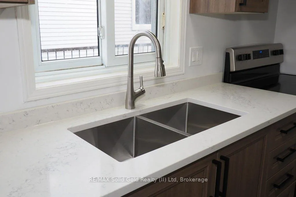 Photo 18 of 110 Bankside Drive, Kitchener — HOMEH