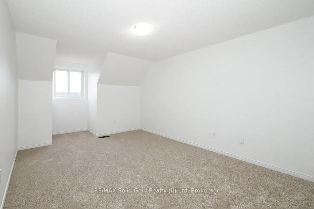 Photo 23 of 110 Bankside Drive, Kitchener — HOMEH