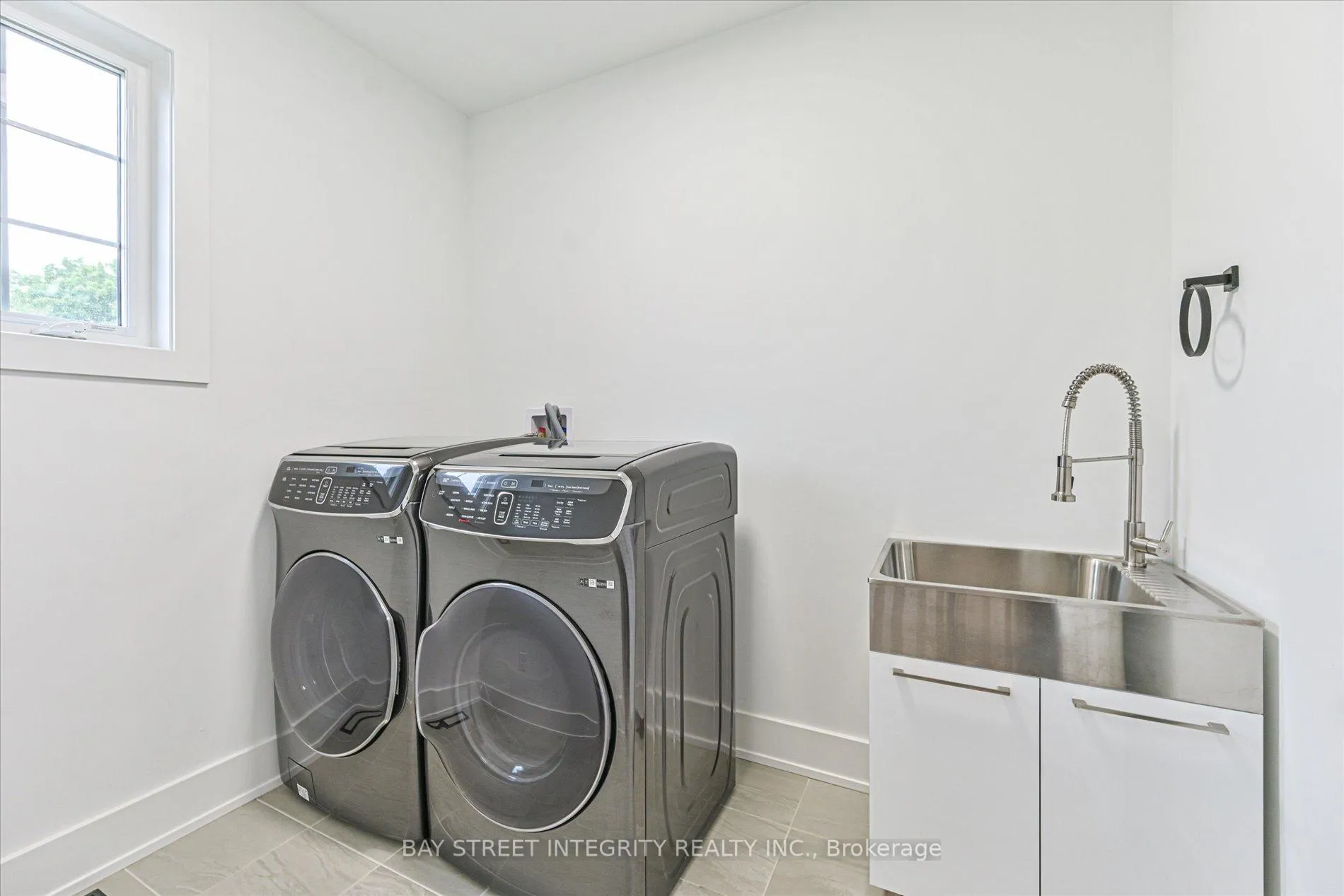 Photo 33 of 1553 Honey Locust Place, Pickering, Rural Pickering — HOMEH