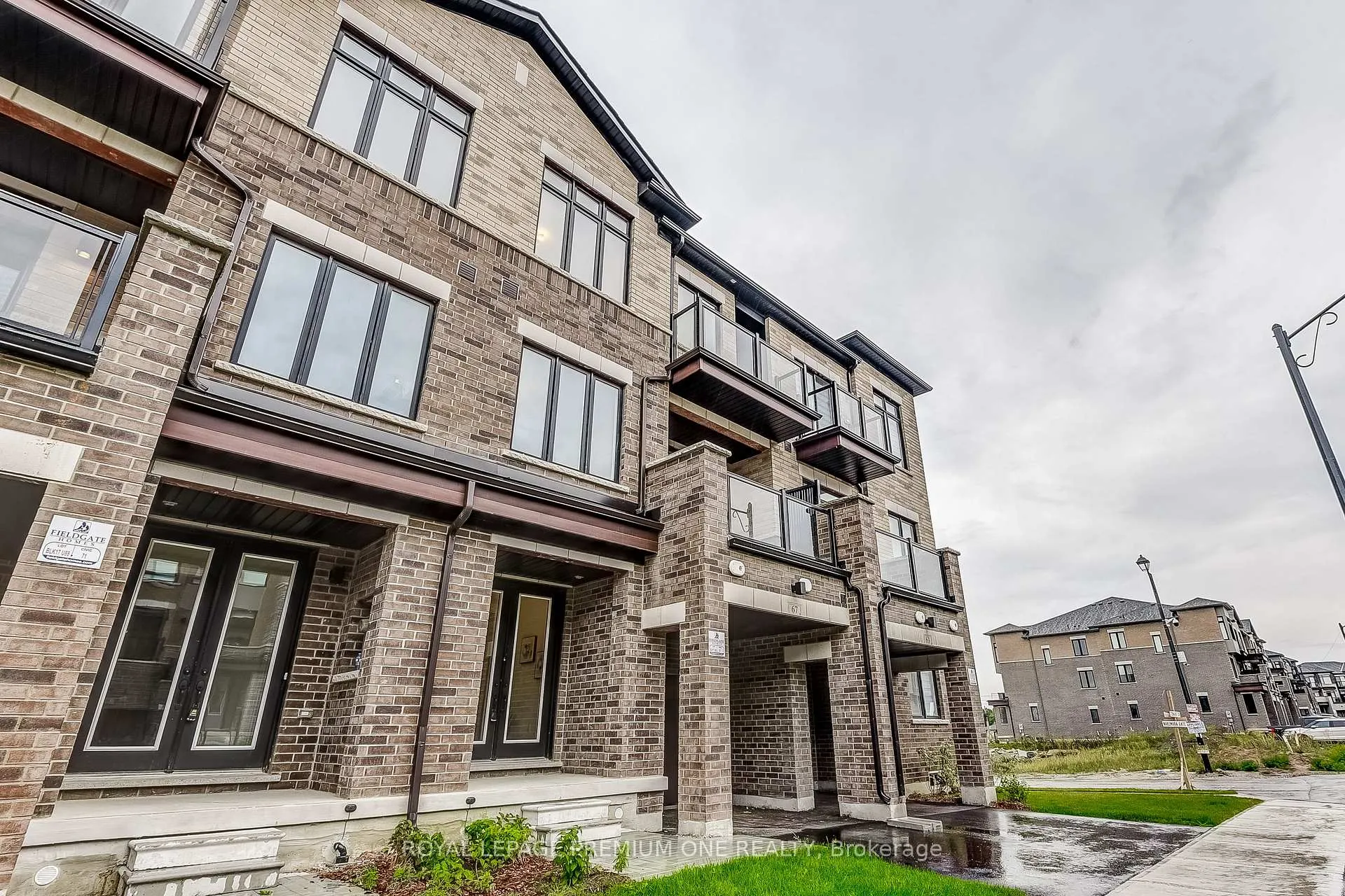 Photo 5 of 67 Tennant Circle, Vaughan, Vellore Village — HOMEH