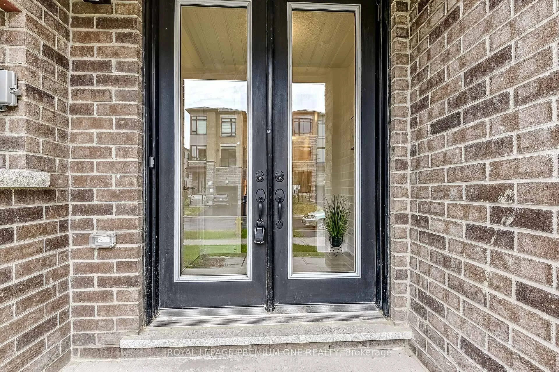 Photo 7 of 67 Tennant Circle, Vaughan, Vellore Village — HOMEH
