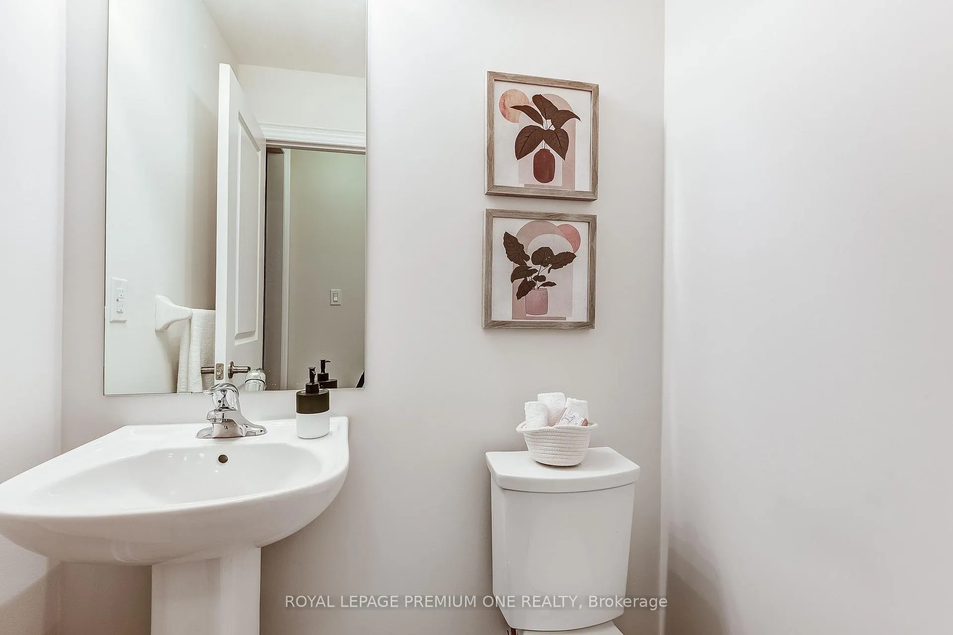 Photo 32 of 67 Tennant Circle, Vaughan, Vellore Village — HOMEH