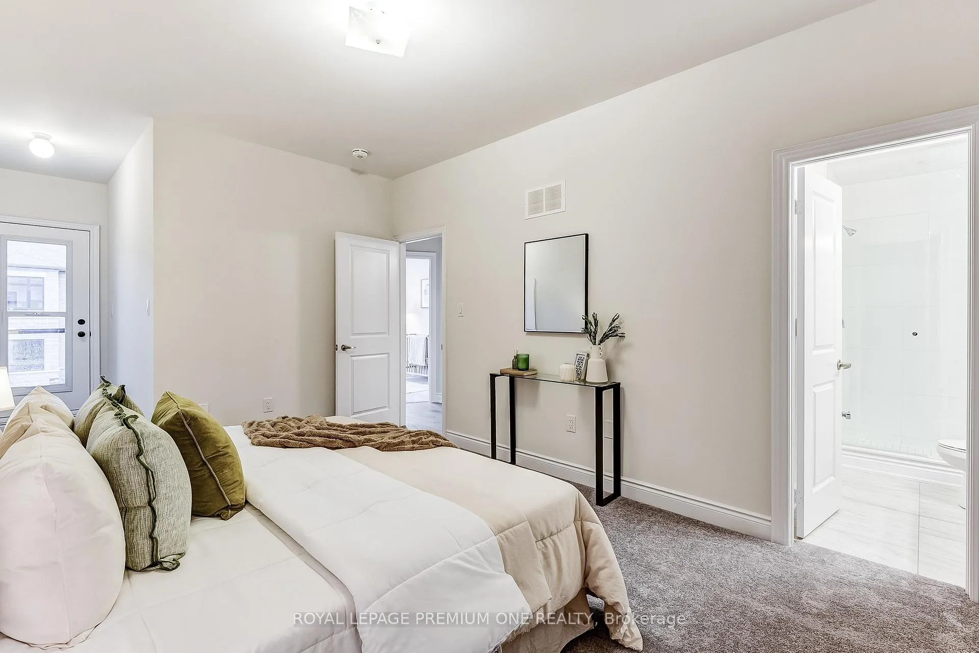 Photo 41 of 67 Tennant Circle, Vaughan, Vellore Village — HOMEH